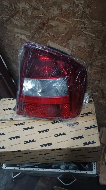 Foco Trasero Derecho Kia Cerato 2004-2005