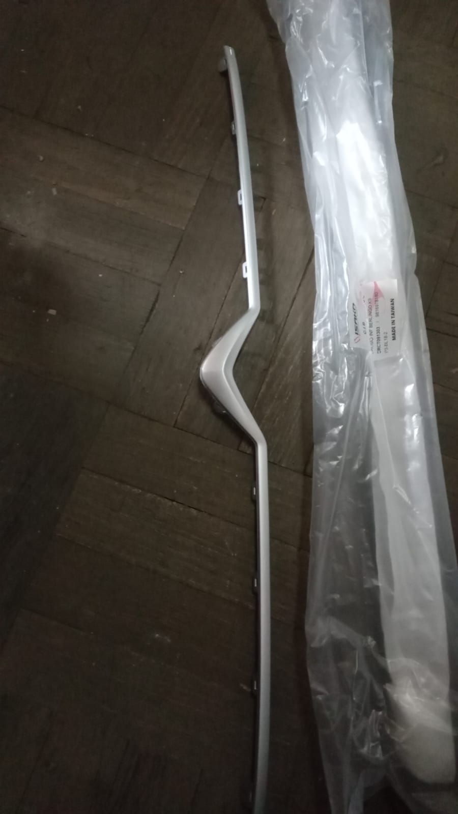 Bisel inferior de mascara citroen berlingo 2019 2020 2021 2022