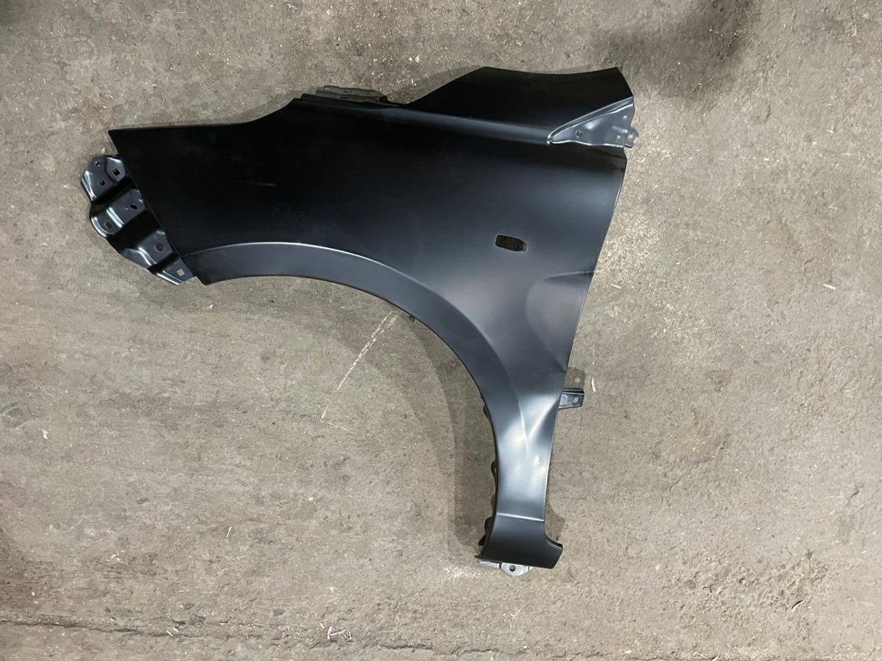 Tapabarro izquierdo toyota yaris 2018 2019 2020 2021 2022