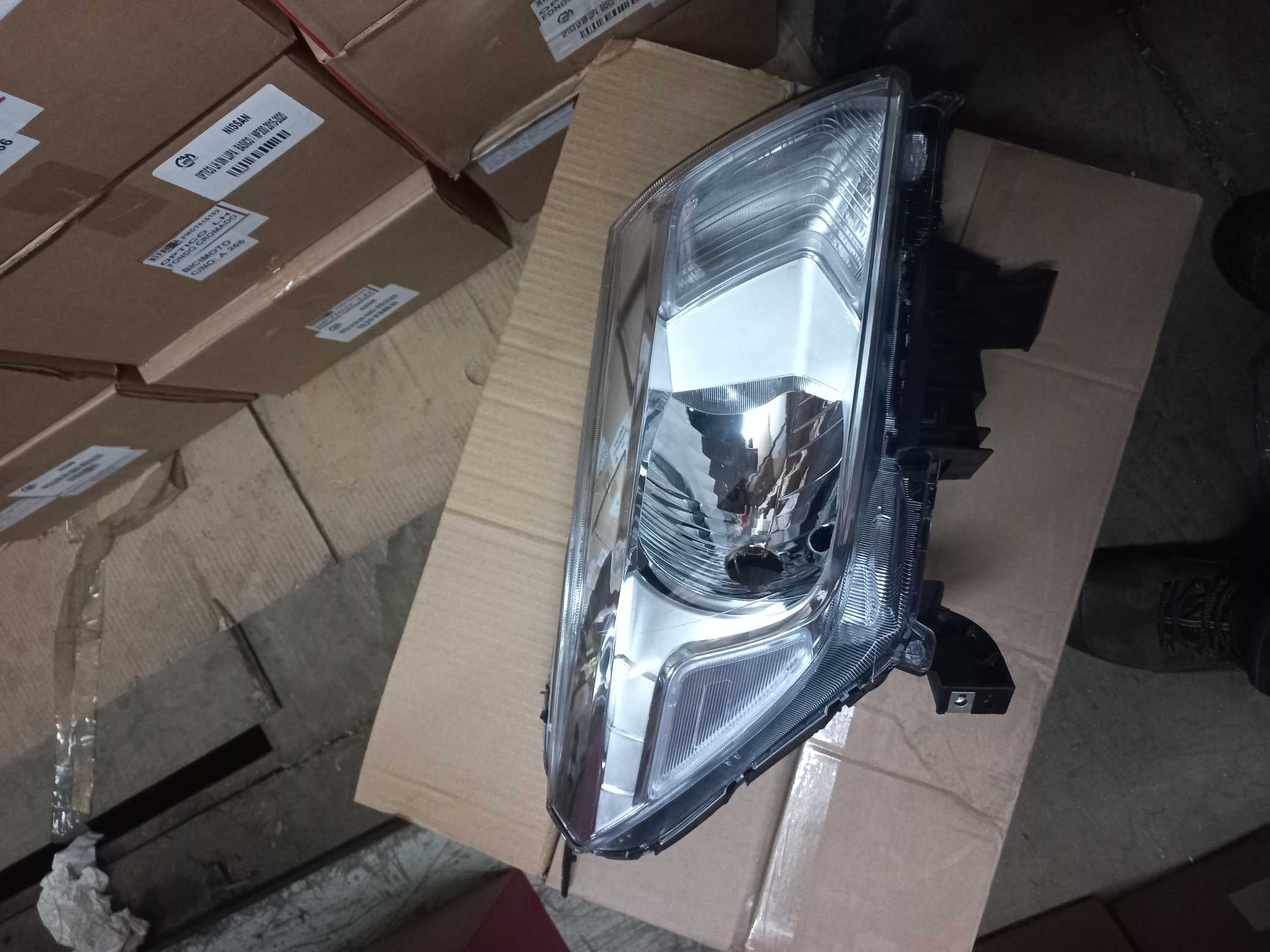 Optico derecho nissan np300 2015 2016 2017 2018 2019 2020