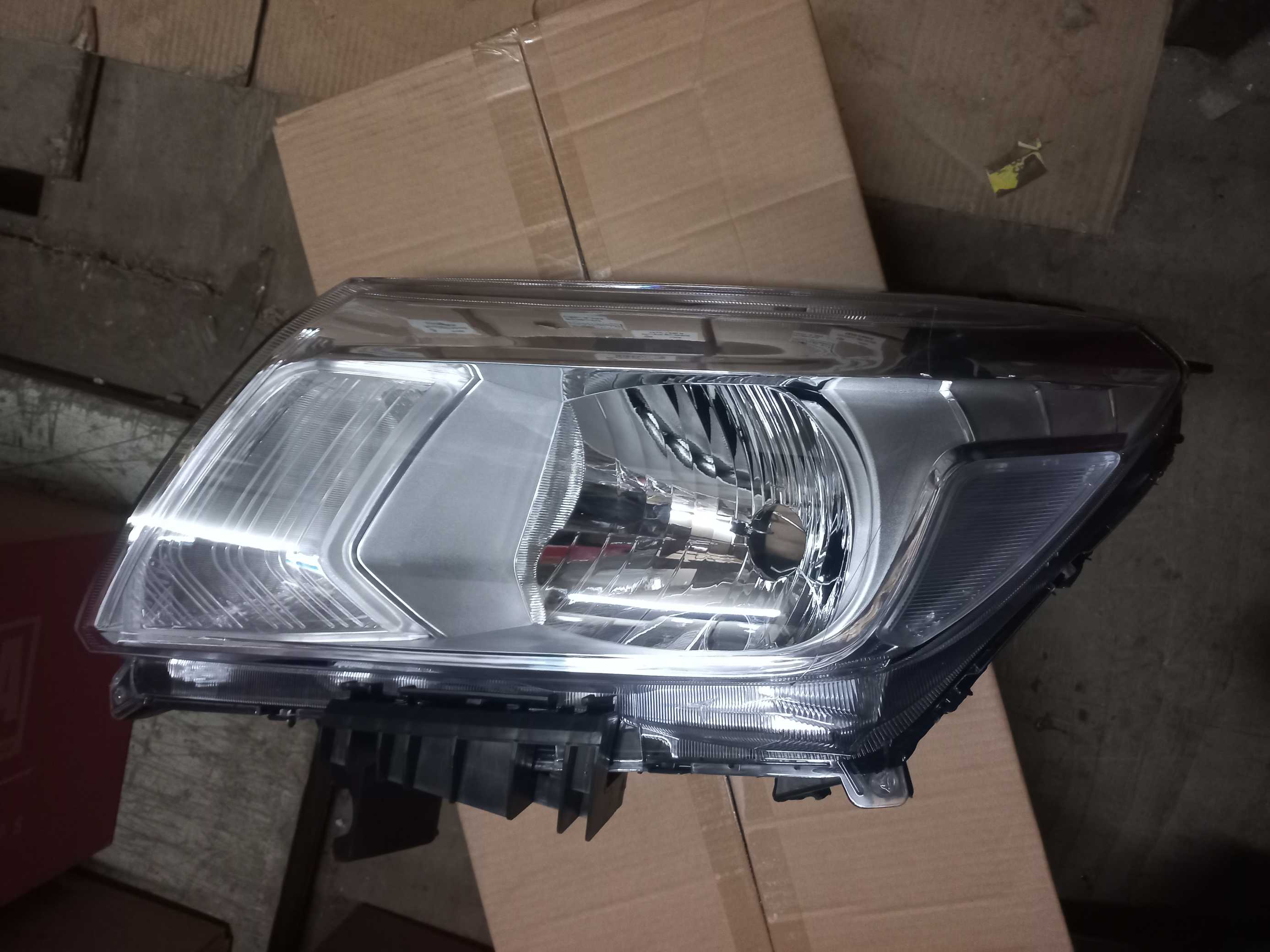 Optico Izquierdo Nissan Np300 2015-2020