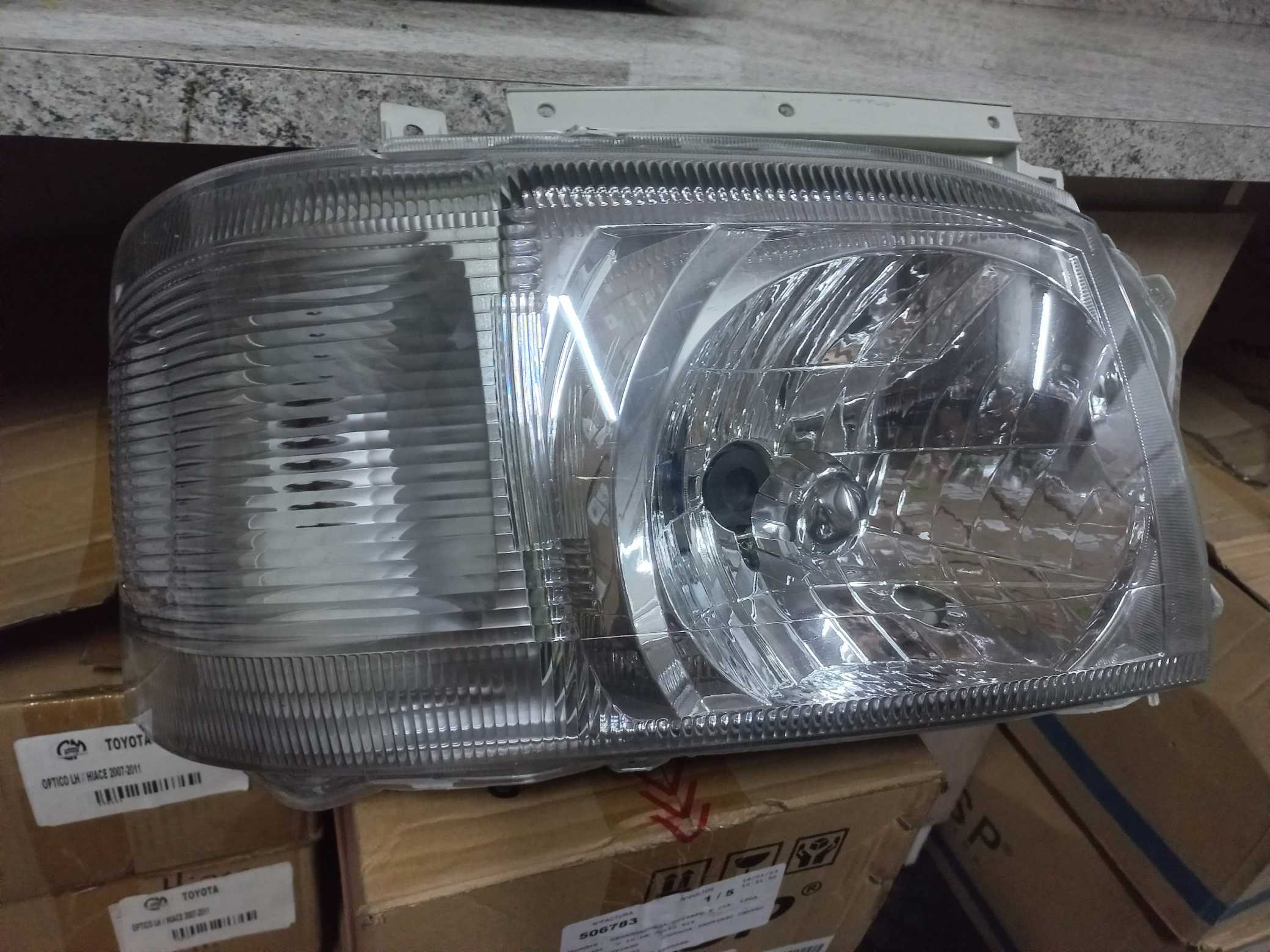 Optico derecho toyota hiace 2007 2008 2009 2010 2011