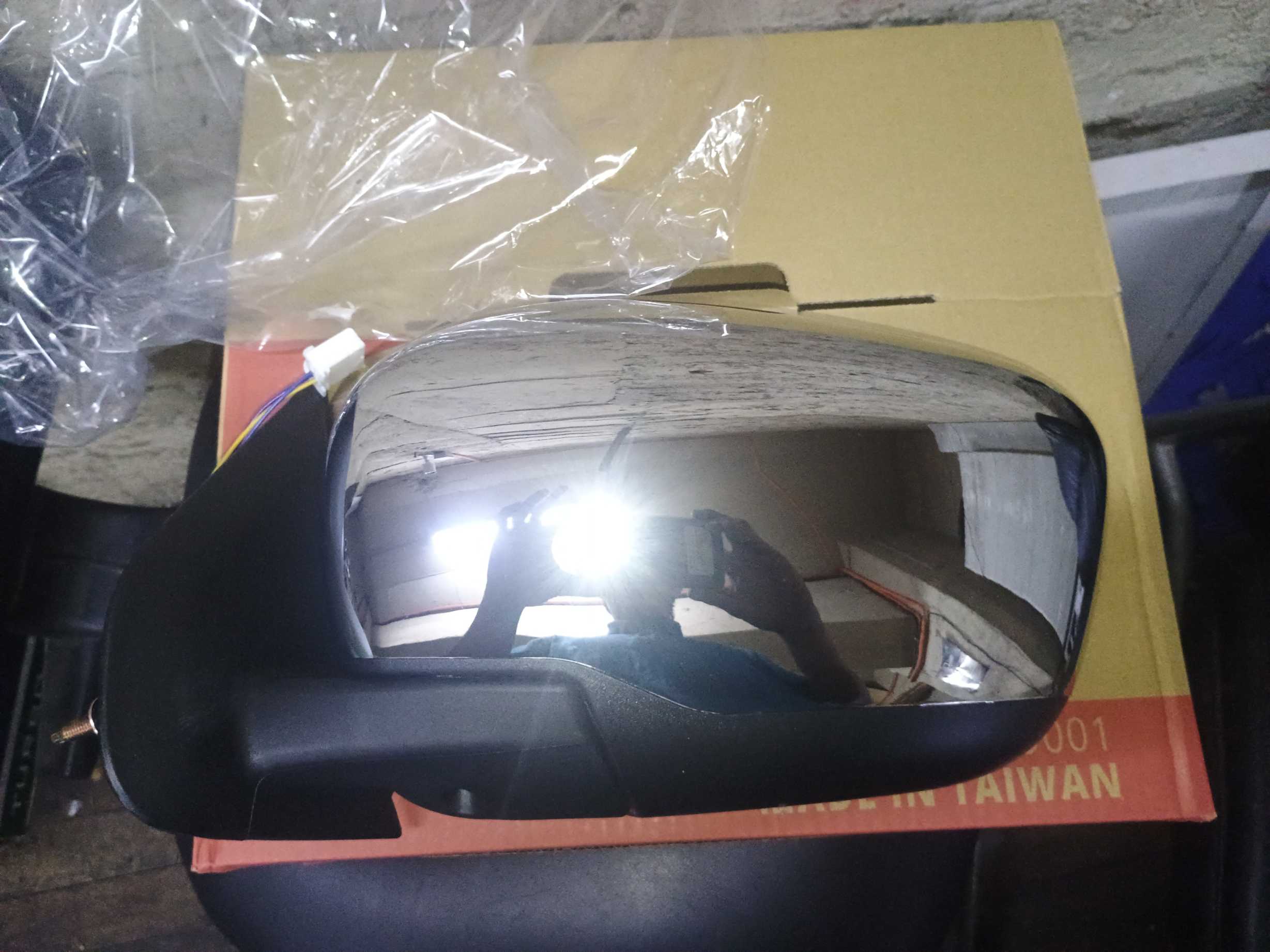 Espejo puerta izquierdo nissan np300 2015 2016 2017 2018 2019 2020