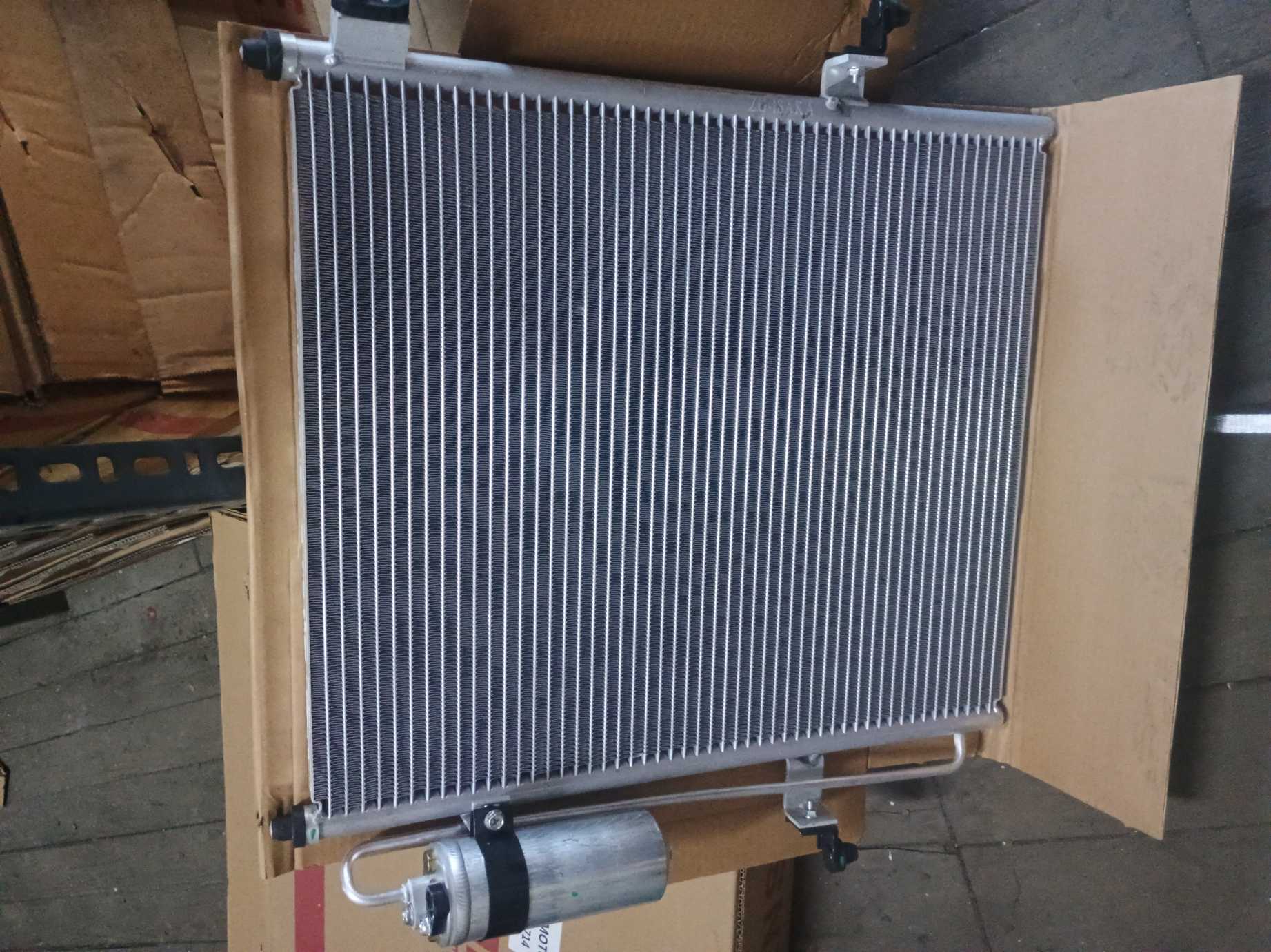 Radiador de aire mitsubishi l200 2010 2011 2012 2013 2014 2015