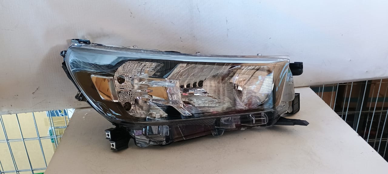 Optico derecho toyota hilux 2021 2022 2023 2024