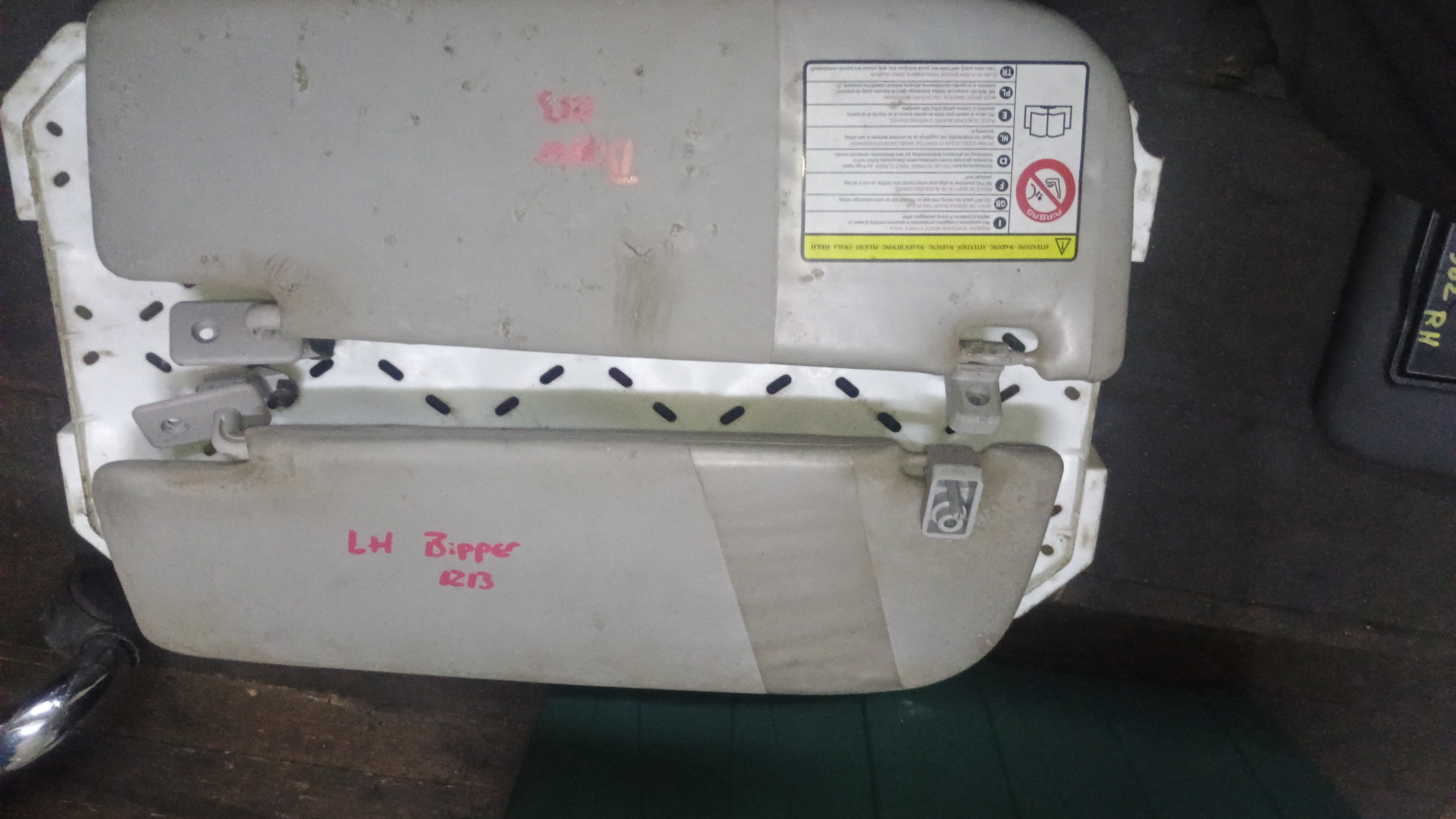 Visera (sombrilla - parasol) derecha peugeot bipper