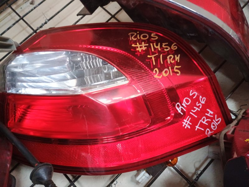Foco Trasero Derecho Kia Rio 5 2015
