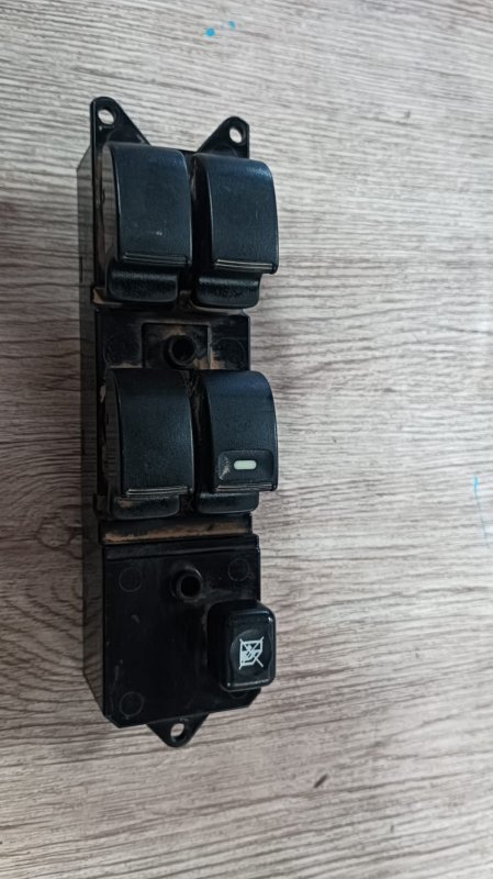 Botonera alzavidrio delantera izquierda principal mitsubishi montero sport g2