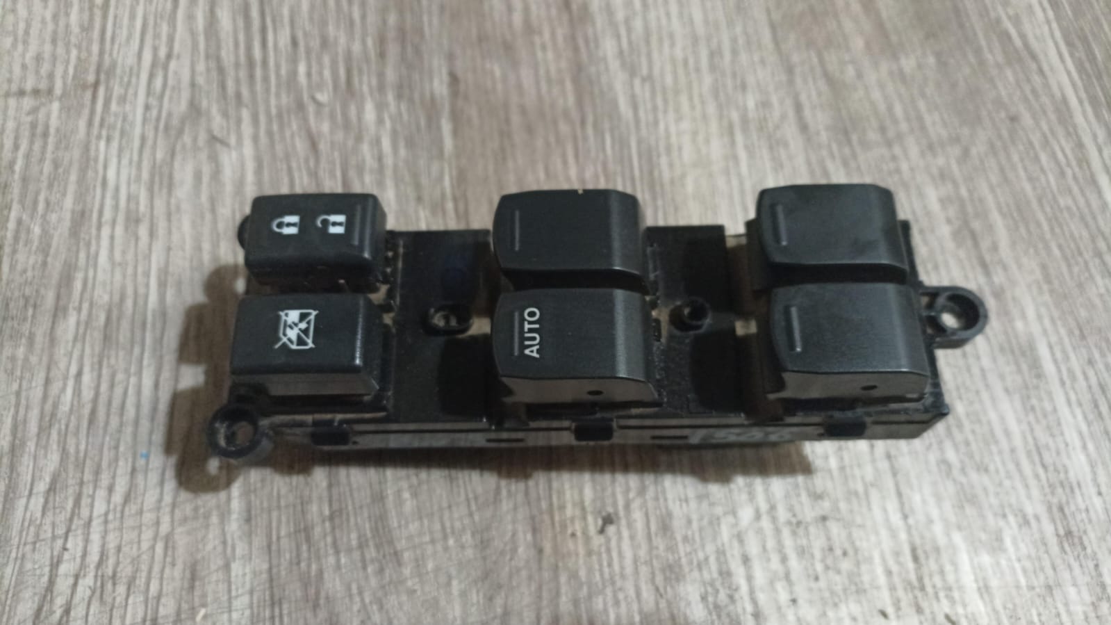 Botonera alzavidrio delantera izquierda principal suzuki ignis