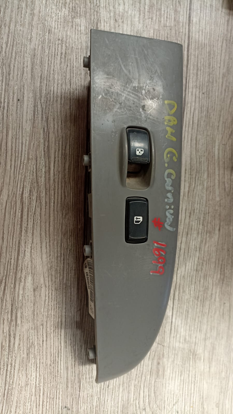 Boton alzavidrio unitario delantero derecho kia grand carnival