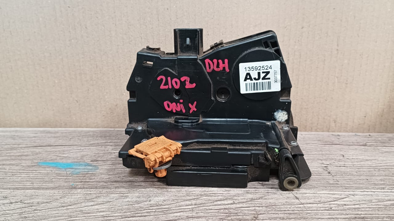 Chapa puerta delantera izquierda chevrolet onix