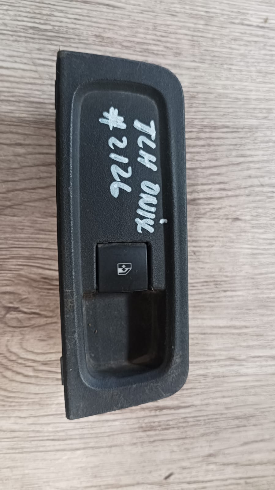 Boton alzavidrio unitario trasero izquierdo chevrolet onix