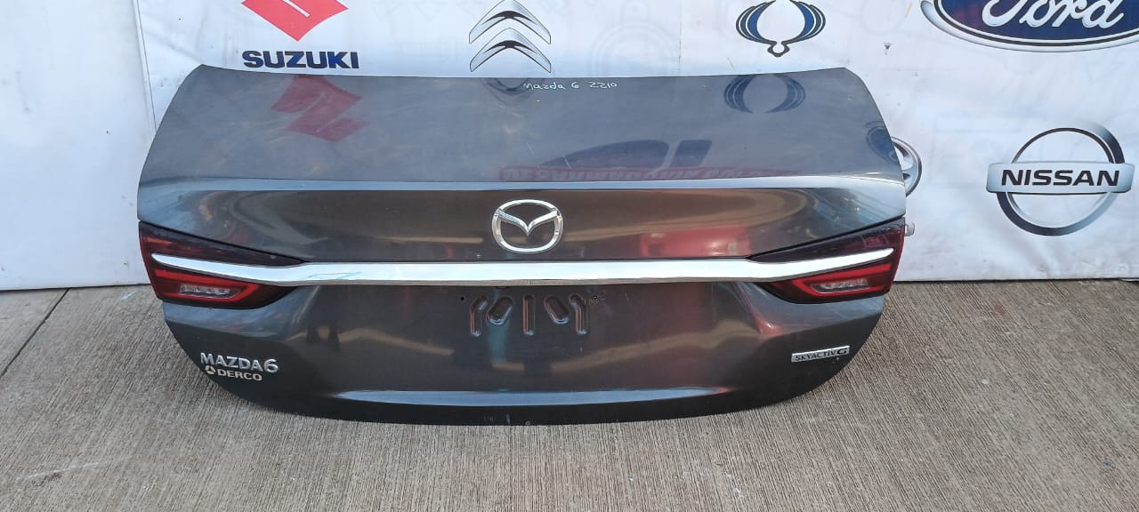 Tapa maleta / portalon mazda 6