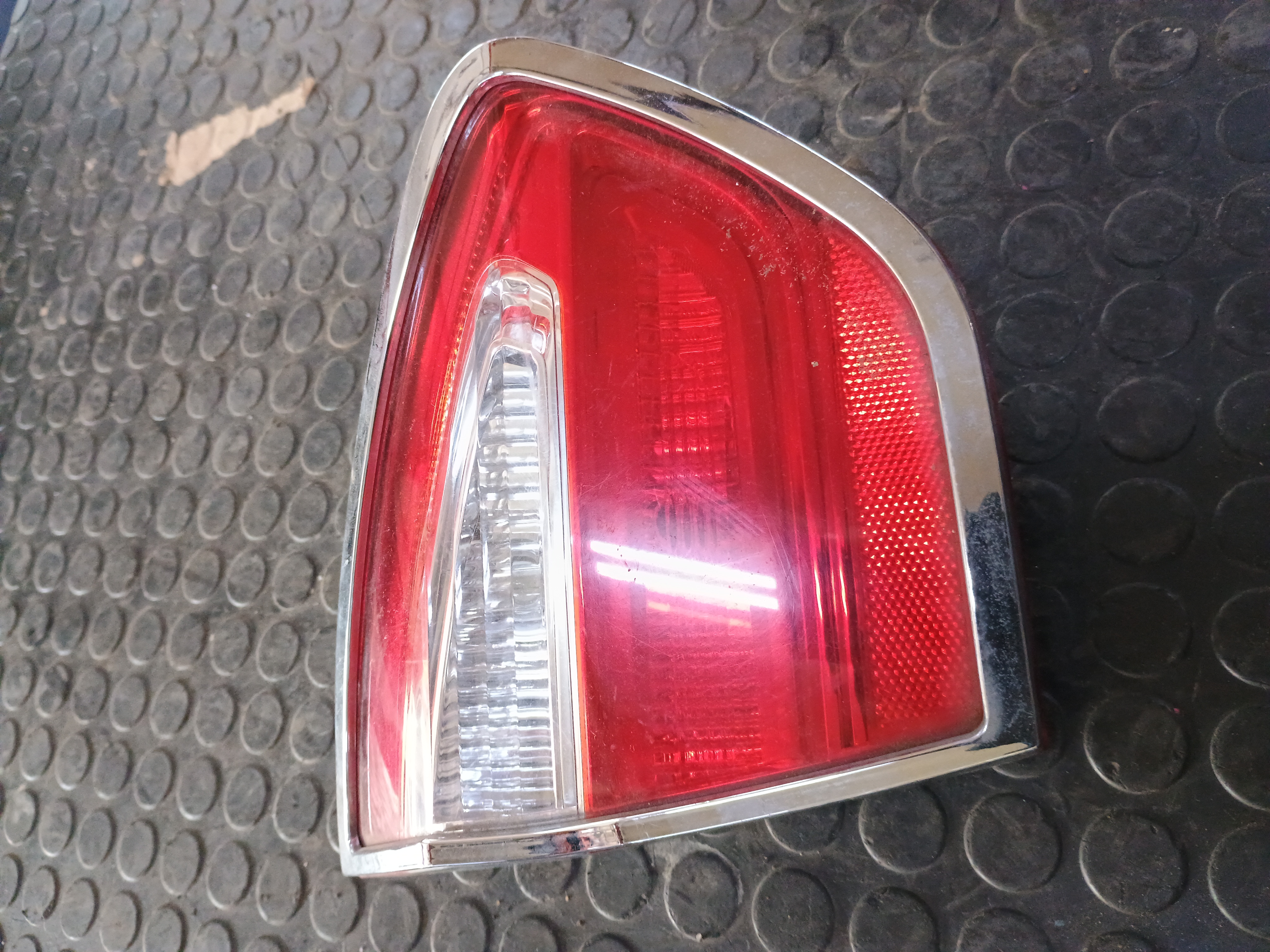 Foco maleta / portalon izquierdo kia rio 5