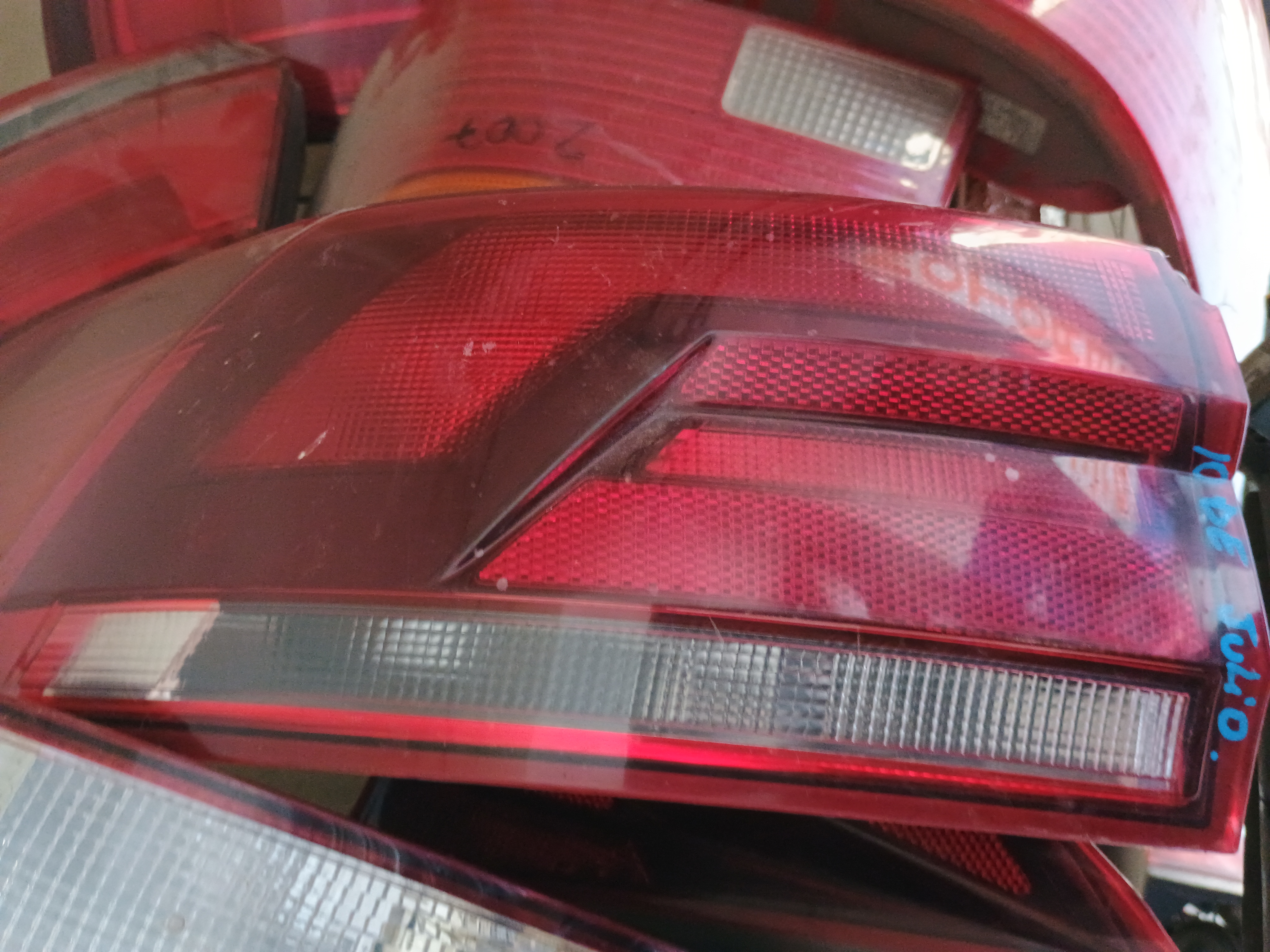 Foco trasero izquierdo volkswagen virtus