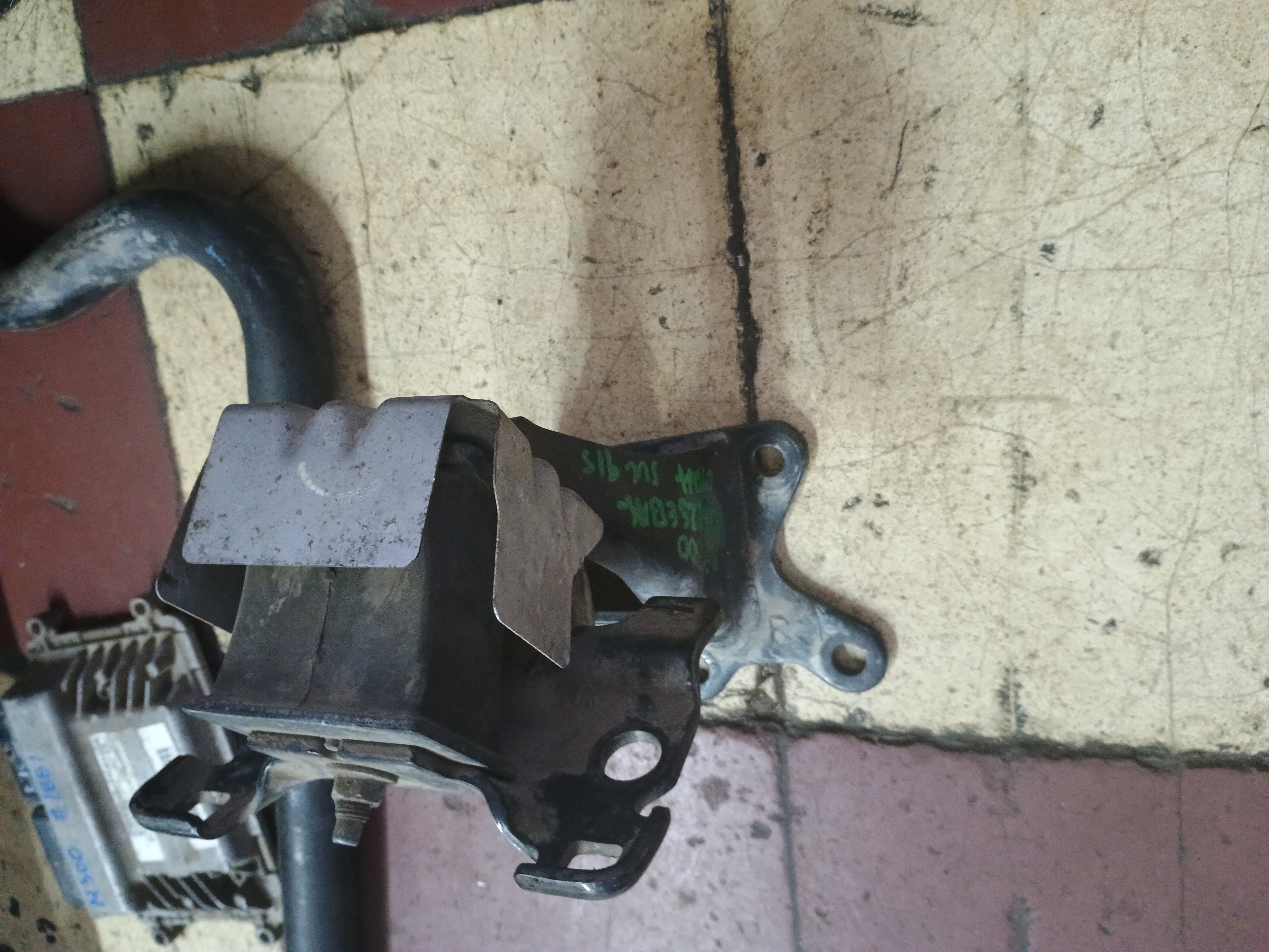 Soporte De Motor Derecho Nissan Np300 2021