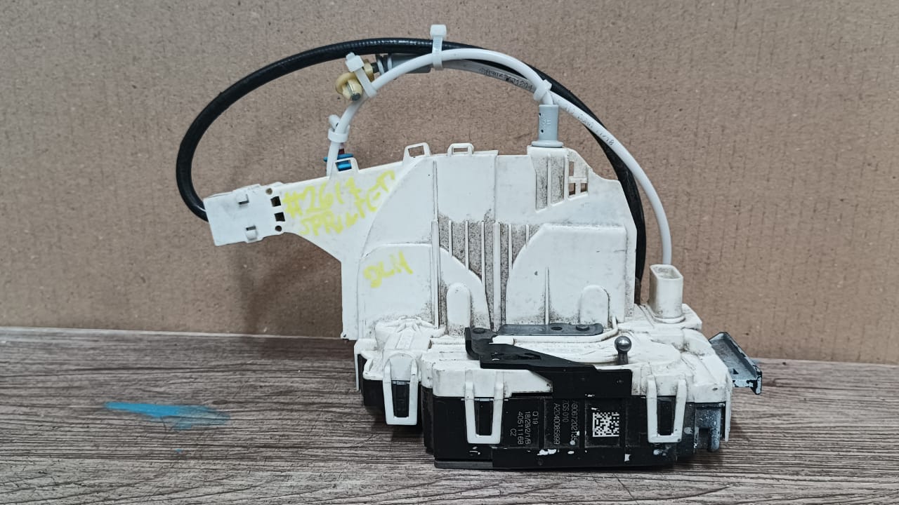 Chapa puerta delantera izquierda mercedes benz sprinter