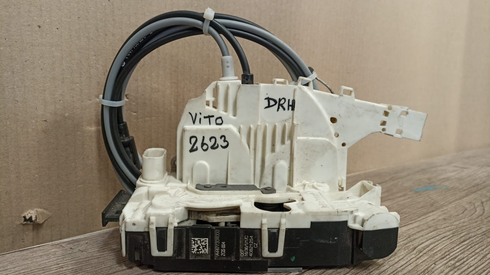 Chapa puerta delantera derecha mercedes benz vito