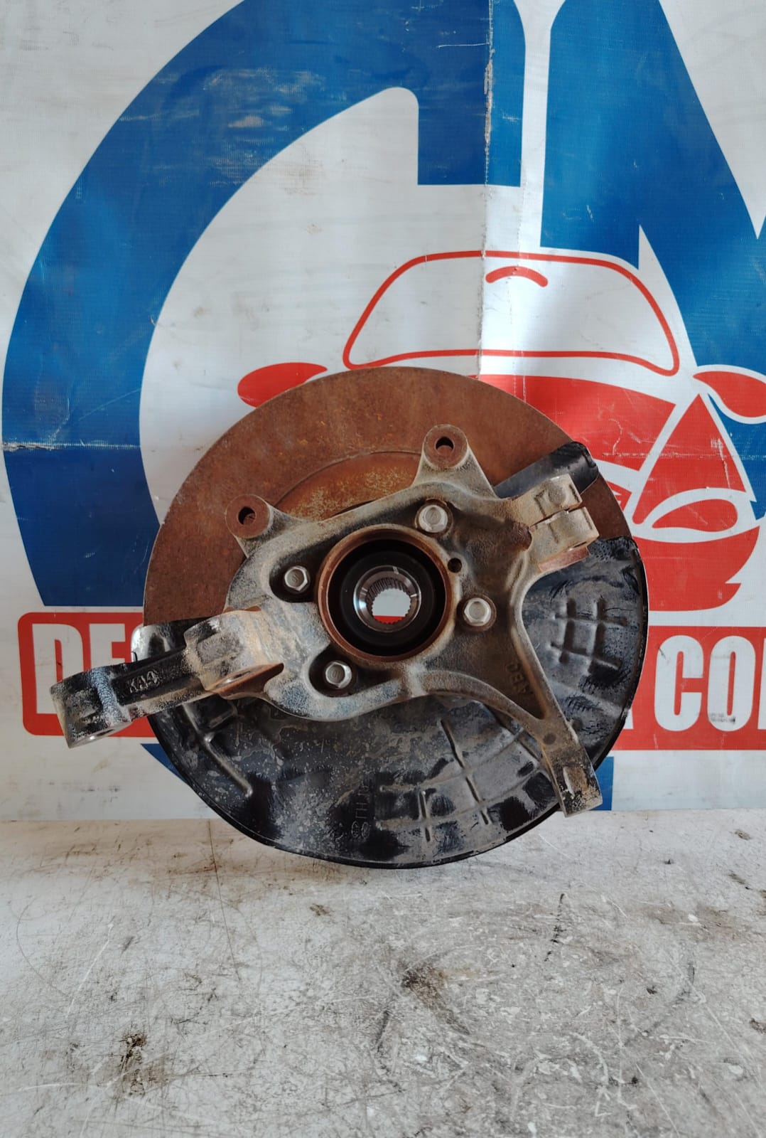 Muñon delantero izquierdo kia carnival