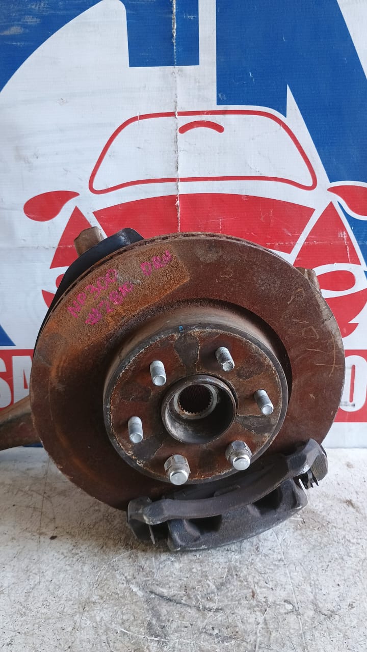 Muñon delantero derecho nissan np300