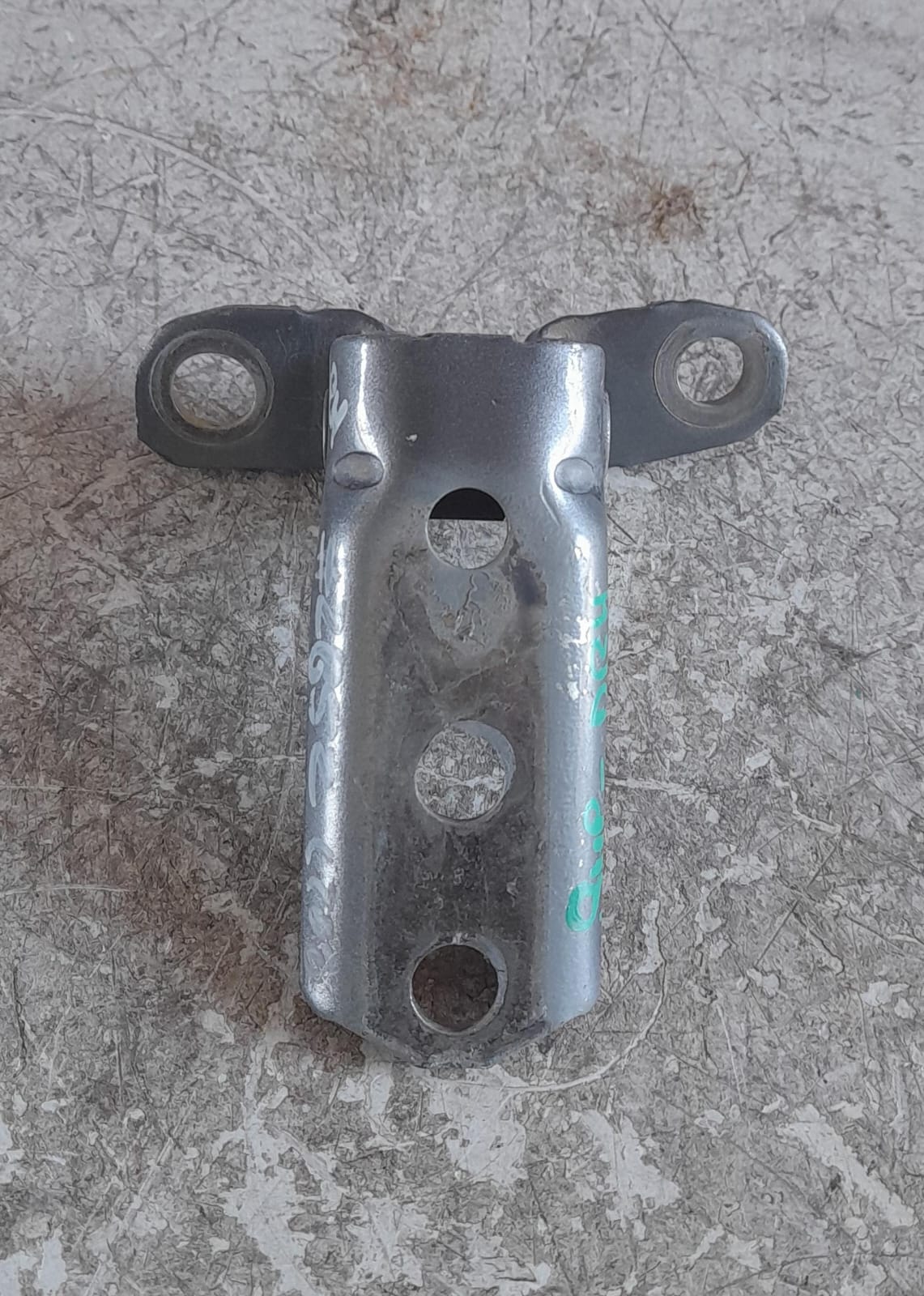Bisagra puerta delantera derecha superior mitsubishi l200
