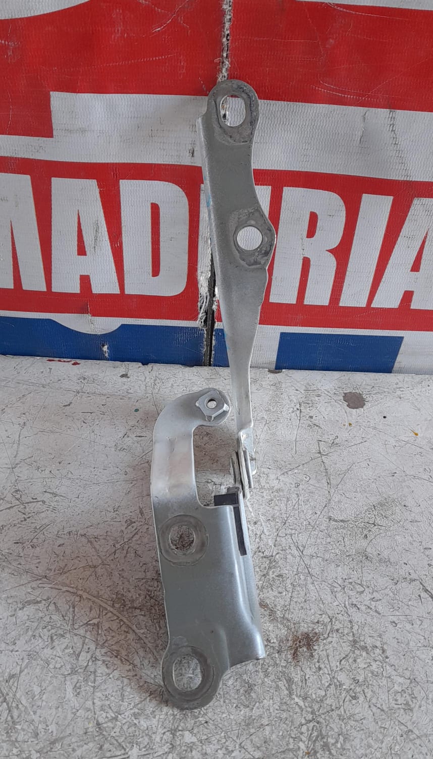 Bisagra capot izquierda toyota hiace