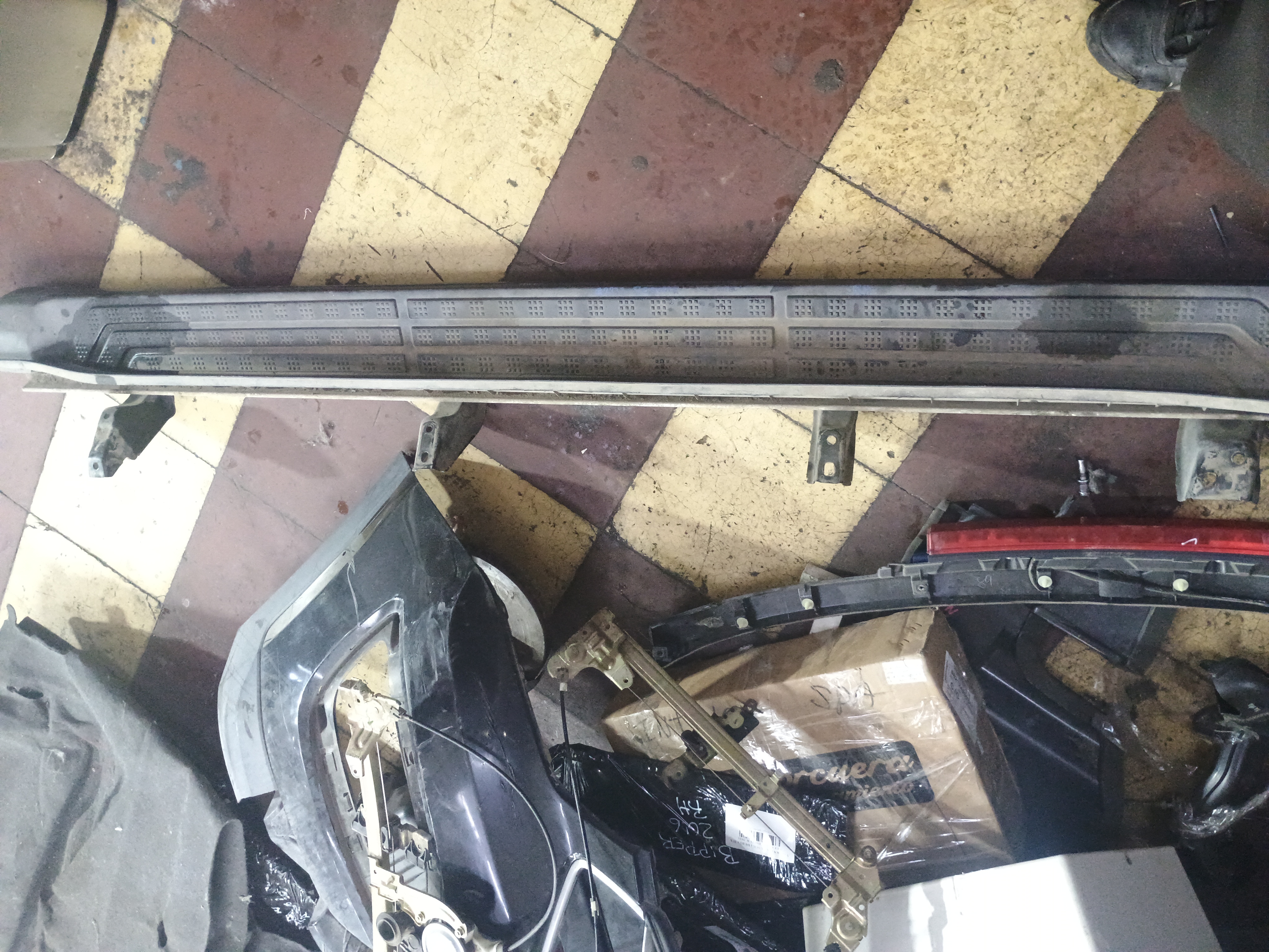 Pisadera derecha toyota sequoia