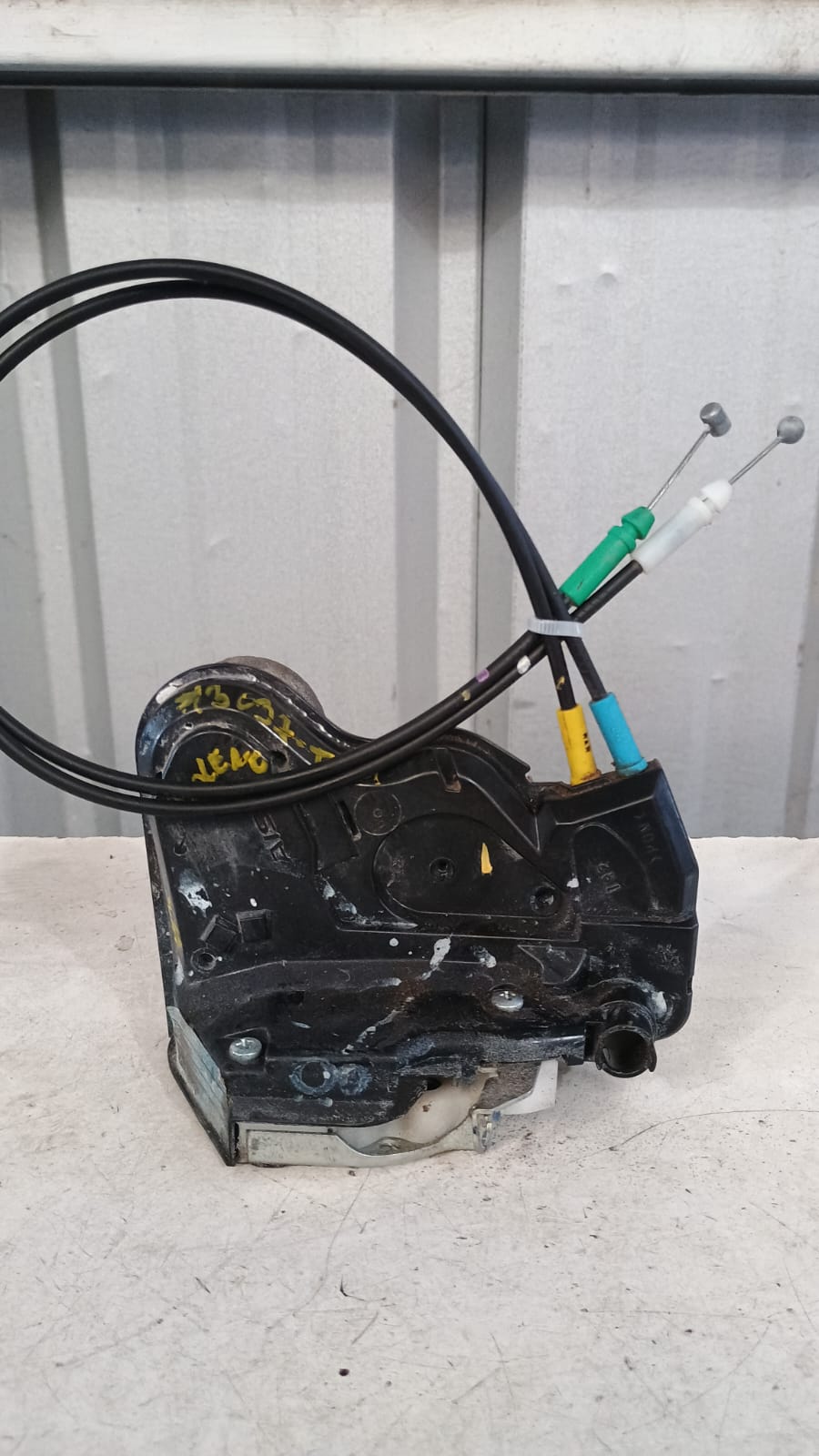 Chapa puerta trasera derecha suzuki baleno