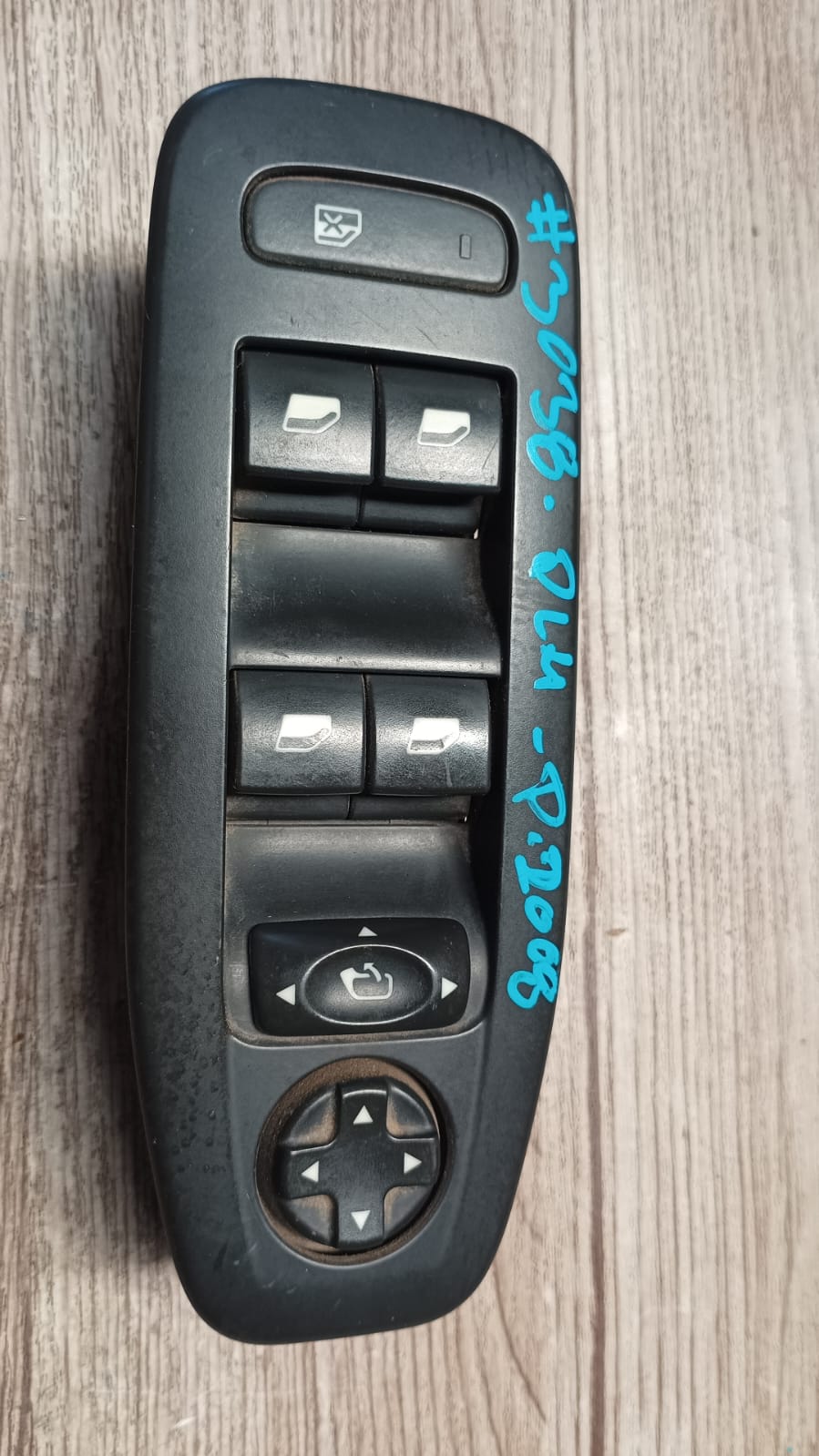 Botonera alzavidrio delantera izquierda principal peugeot 2008