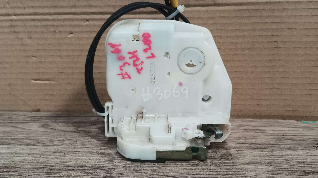 Chapa Puerta Trasera Derecha Mitsubishi L200 2023
