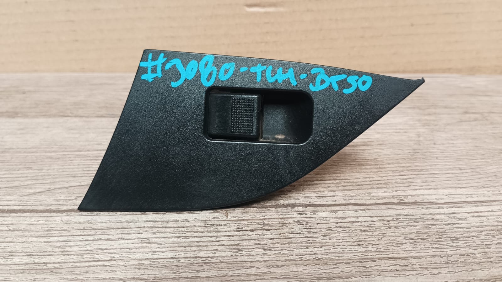 Boton Alzavidrio Unitario Trasero Izquierdo Mazda Bt50 2022
