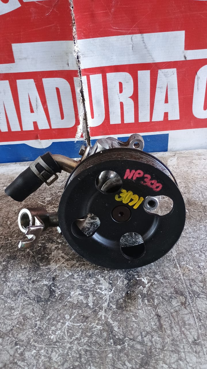 Bomba de direccion nissan np300