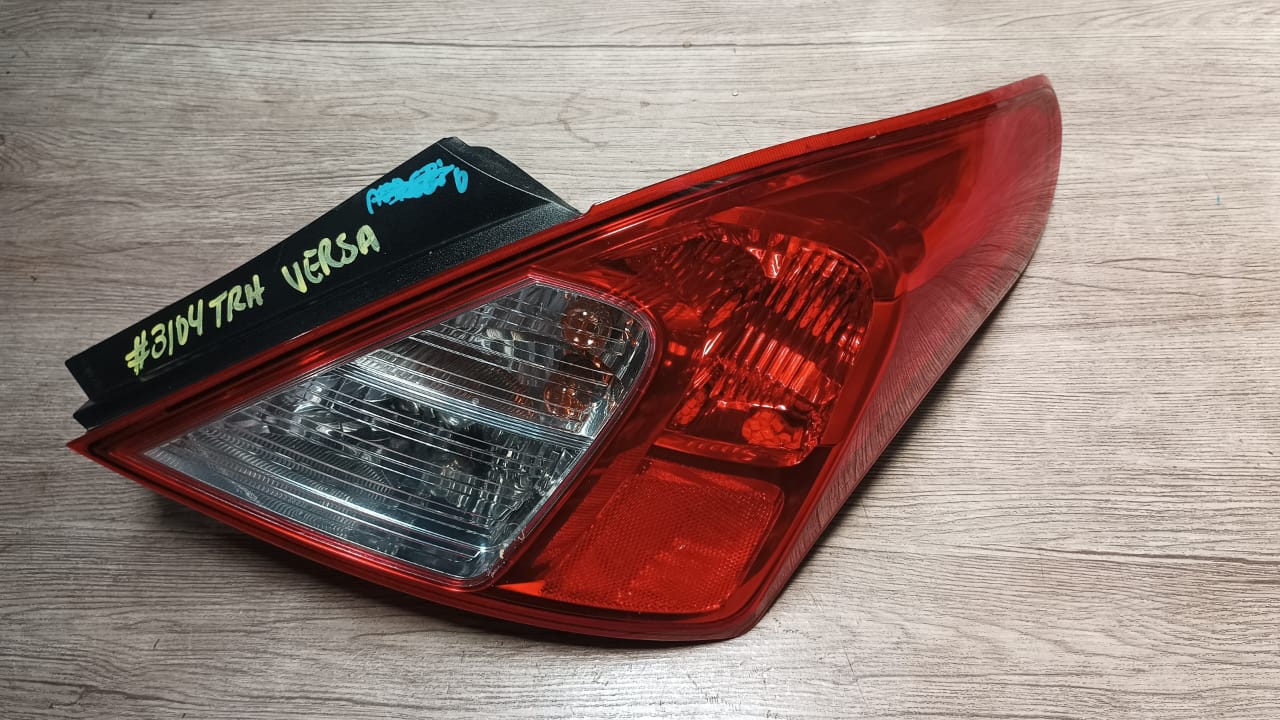 Foco Trasero Derecho Nissan Versa 2016