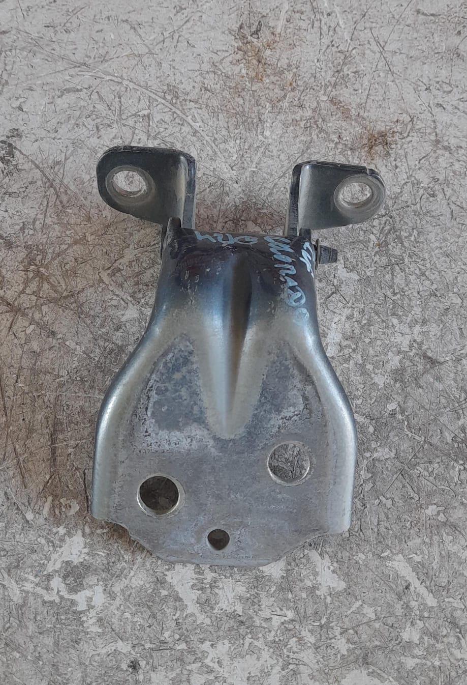 Bisagra puerta delantera derecha inferior chevrolet colorado