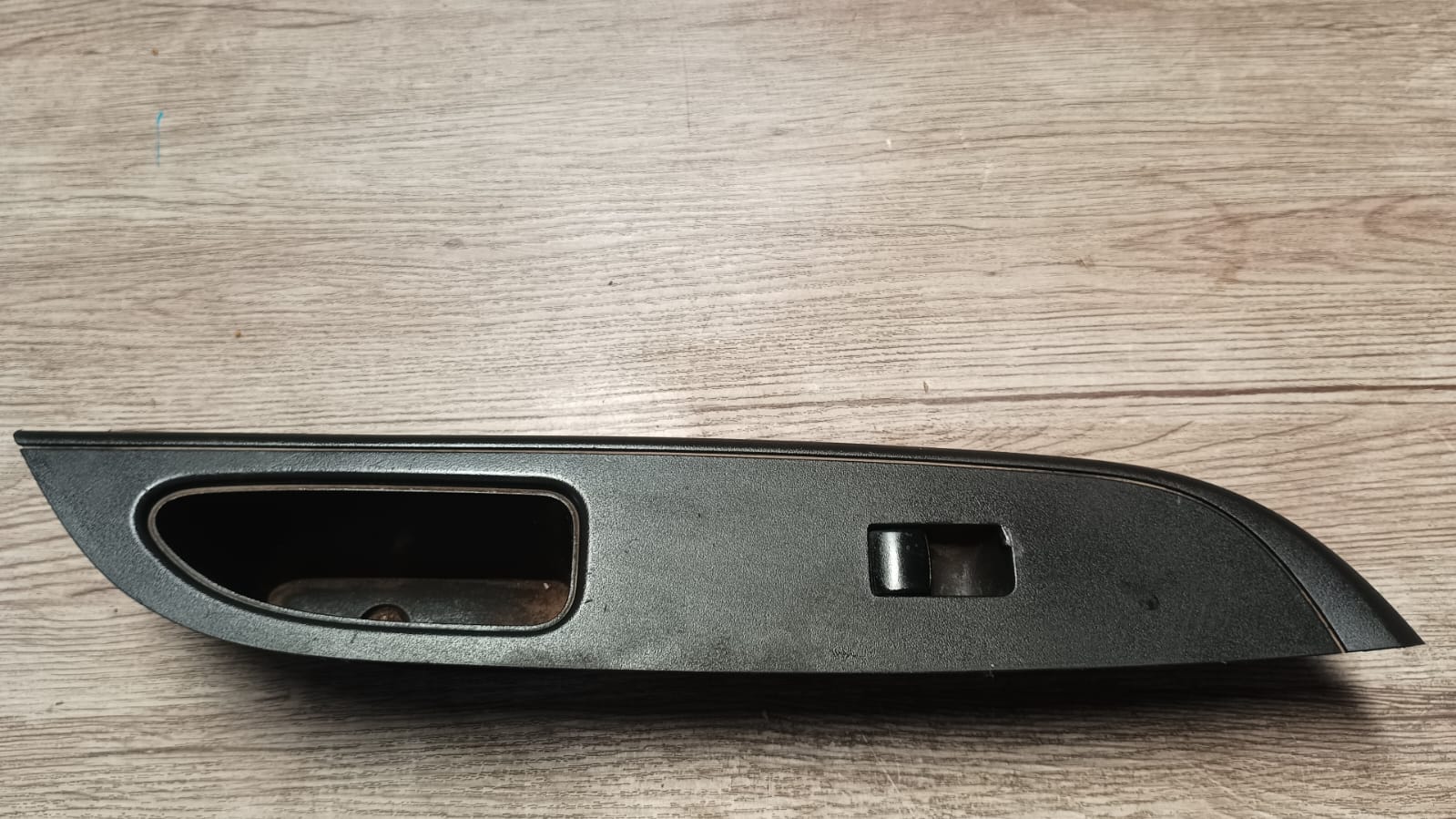 Boton alzavidrio unitario delantero derecho mitsubishi l200