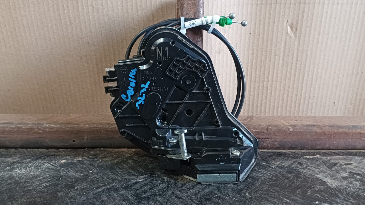 Chapa puerta trasera izquierda toyota corolla