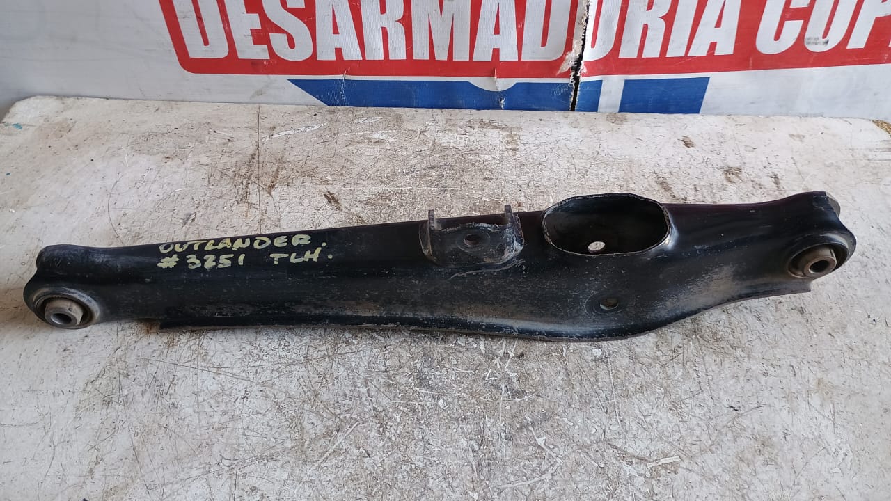 Bandeja trasera izquierda inferior mitsubishi outlander