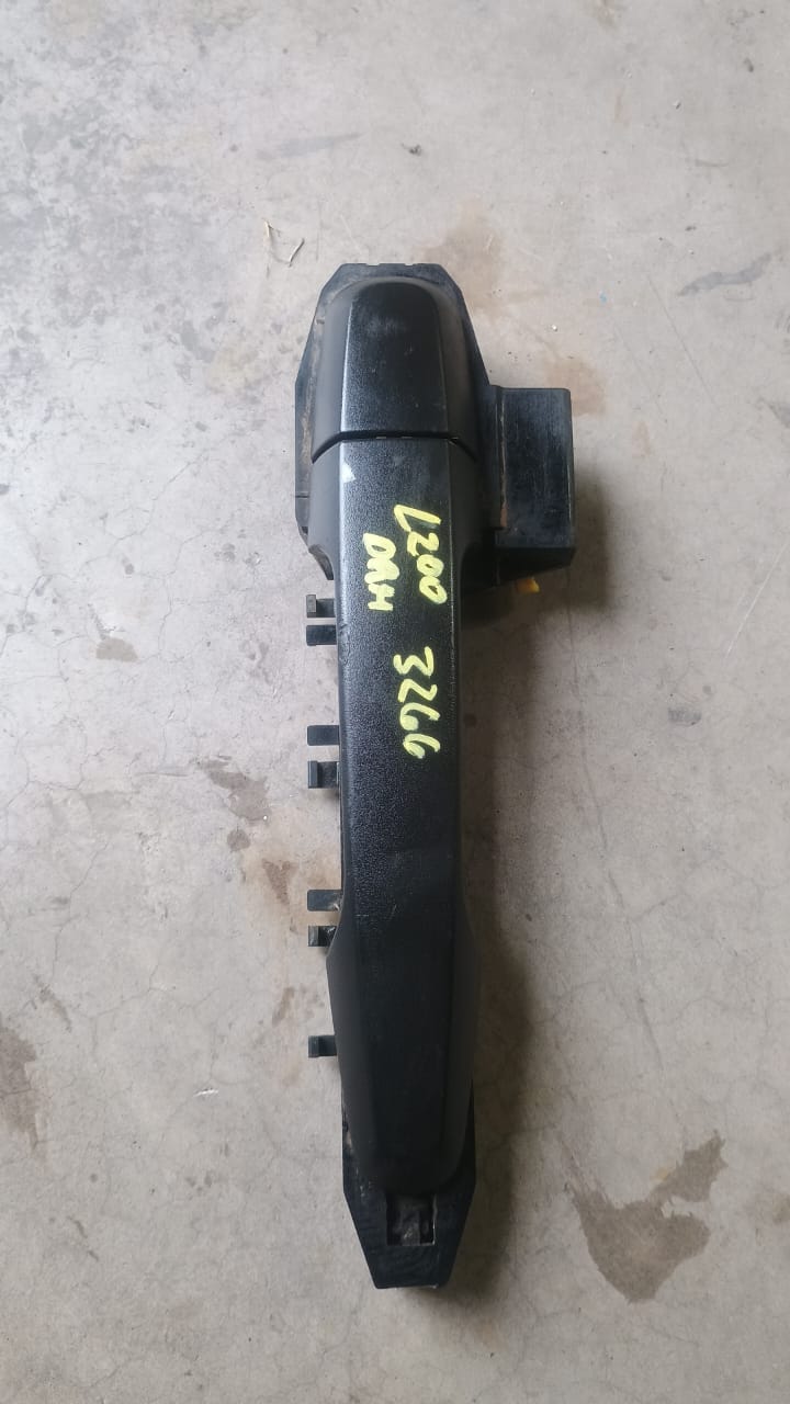 Manilla exterior delantero derecho mitsubishi l200