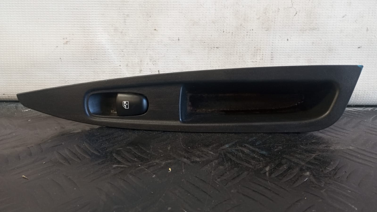 Boton alzavidrio unitario trasero derecho nissan qashqai 2018 2019 2020 2021