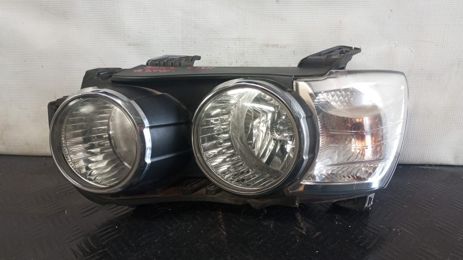 Optico izquierdo chevrolet sonic