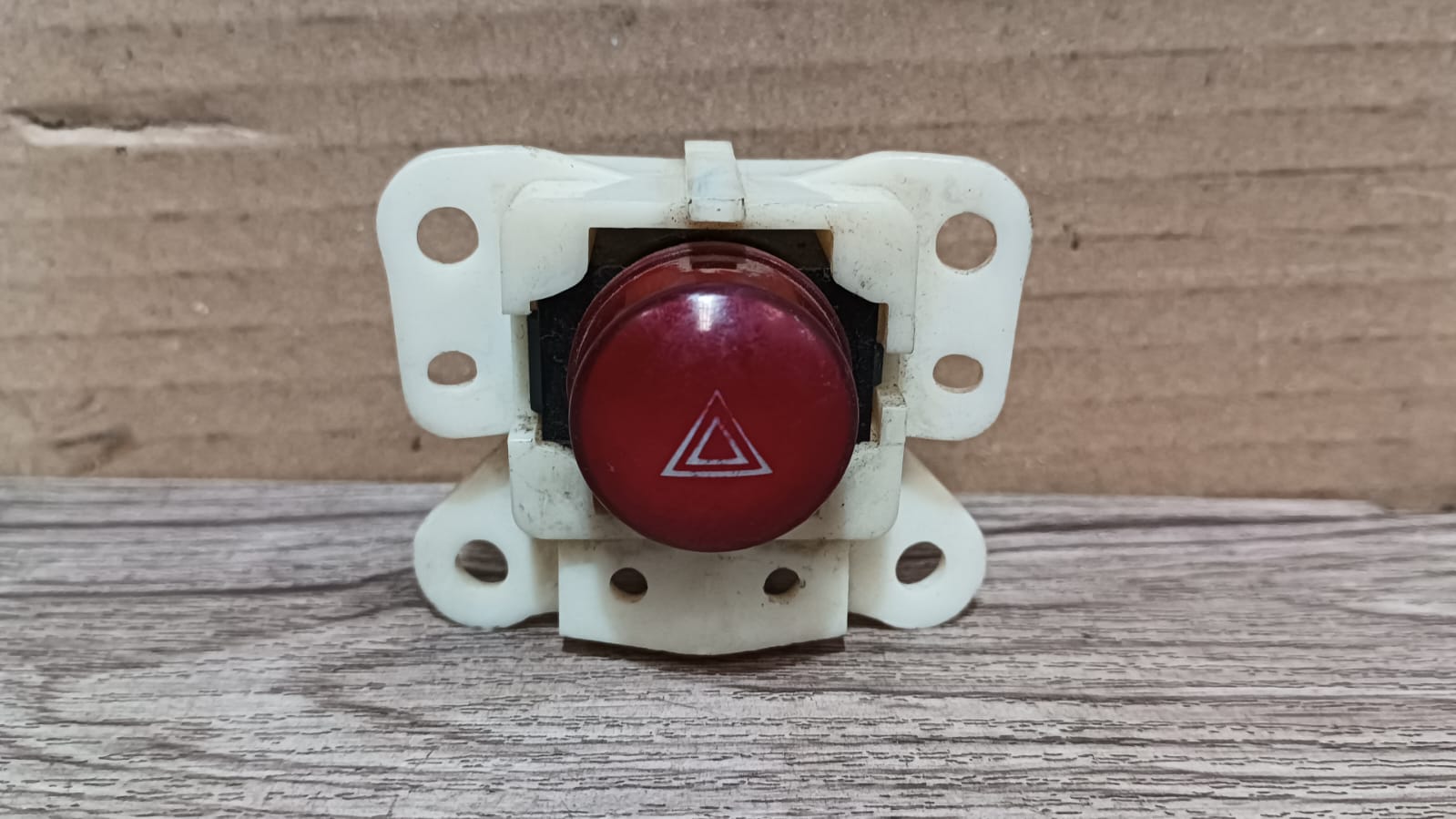 Boton hazard (intermitentes) mitsubishi l200