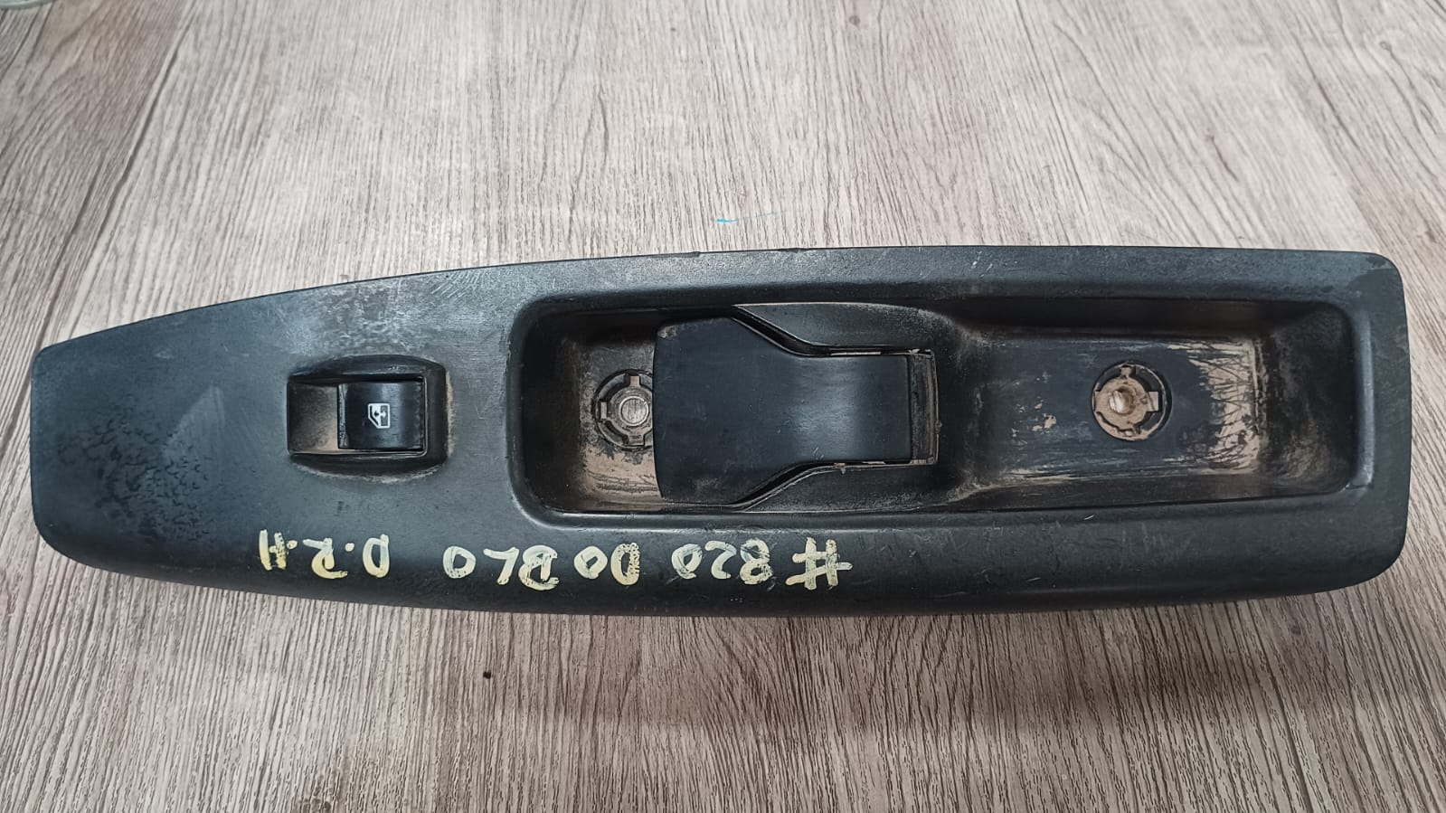 Boton Alzavidrio Unitario Delantero Fiat Doblo Cargo 2014