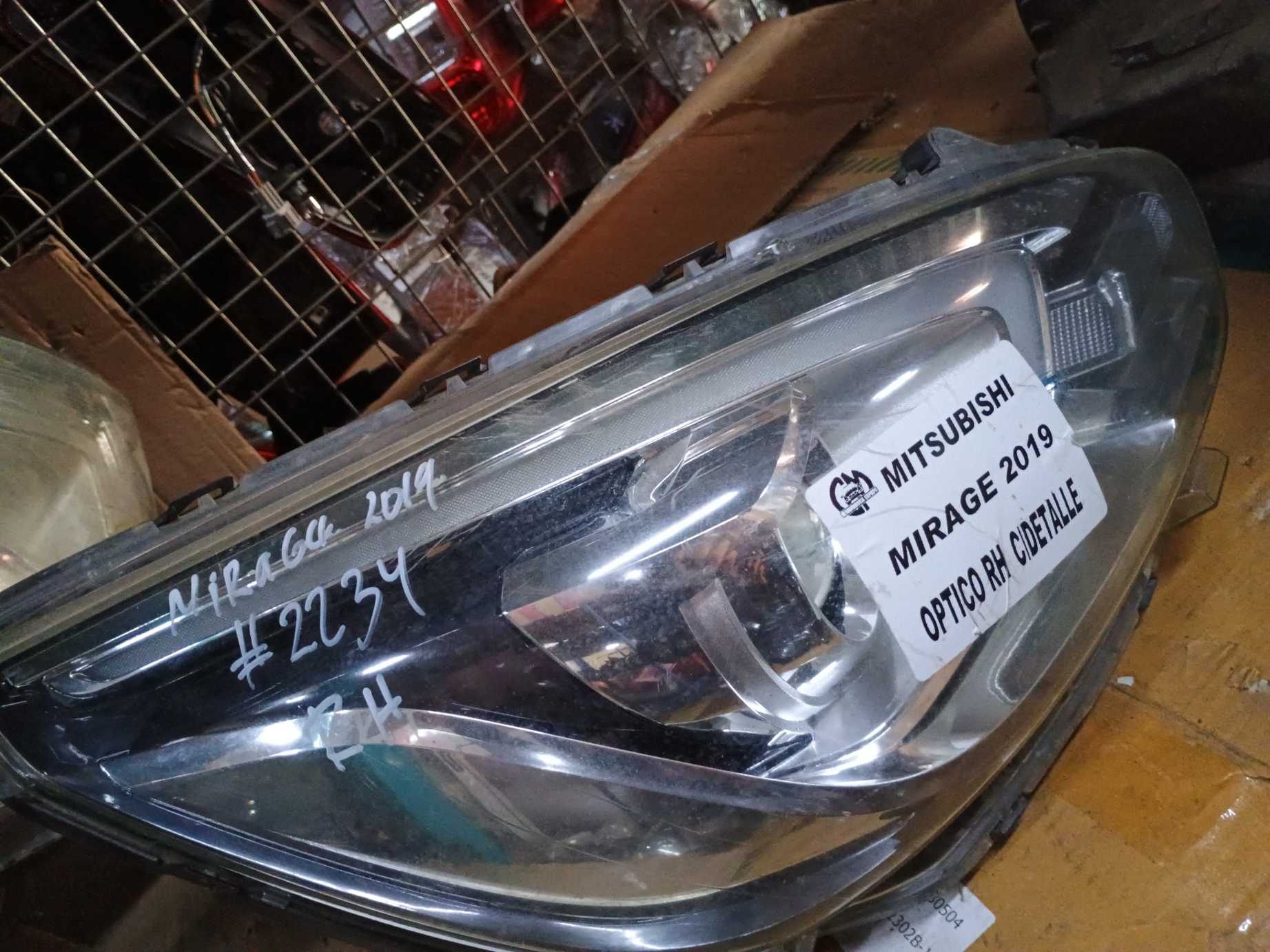 Optico derecho mitsubishi mirage