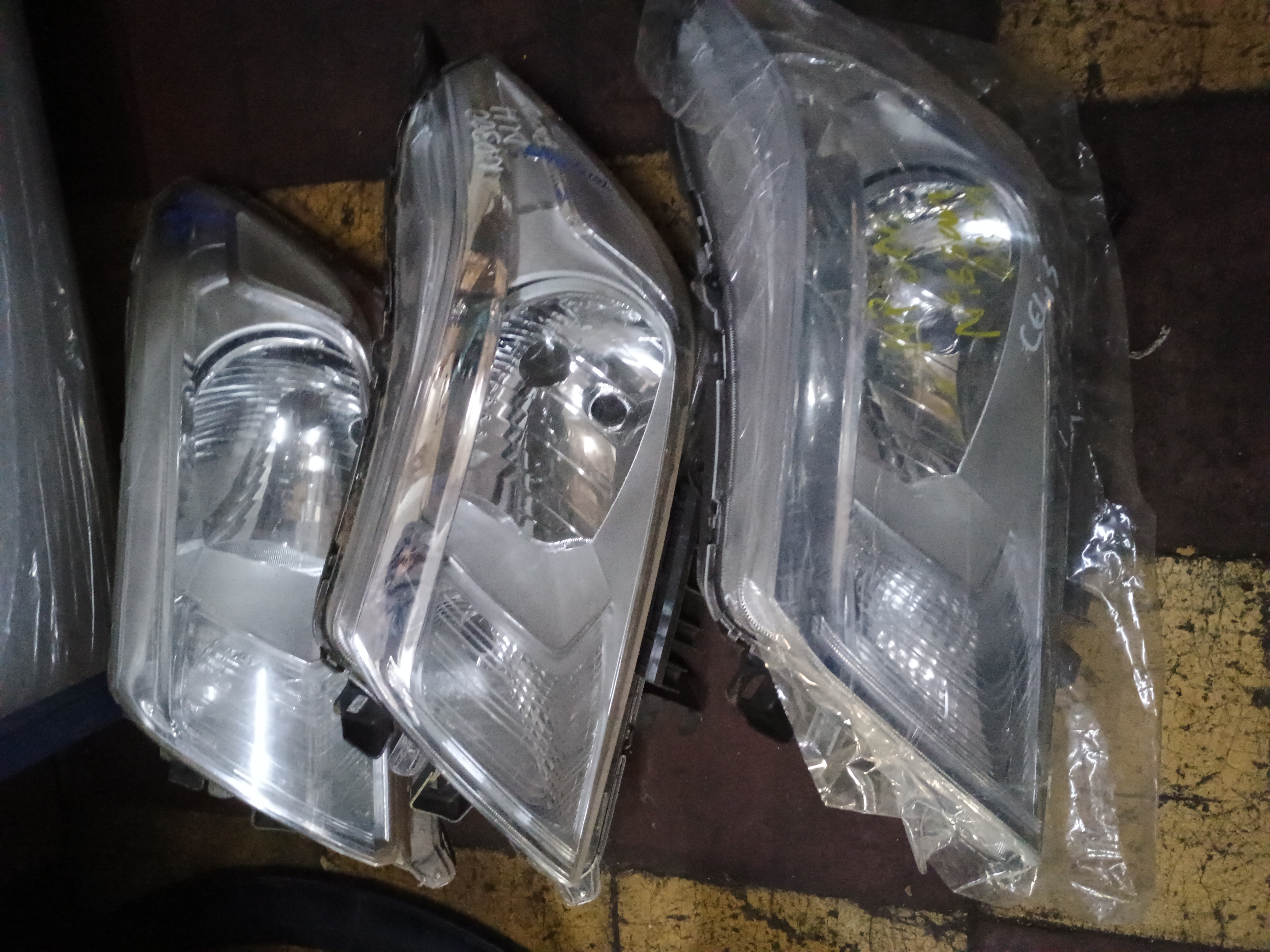 Optico izquierdo nissan np300 2015 2016 2017 2018 2019