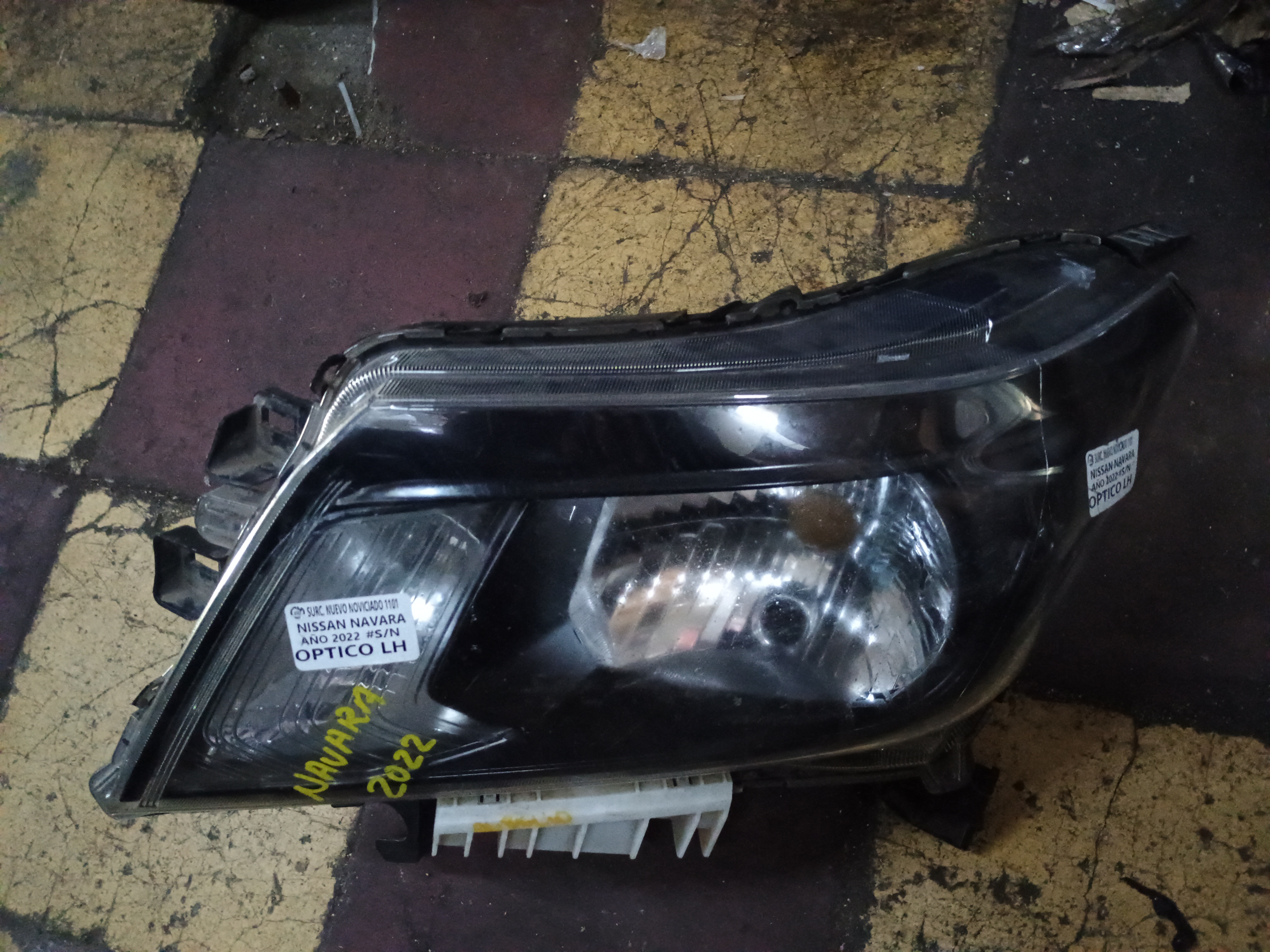 Optico izquierdo nissan navara