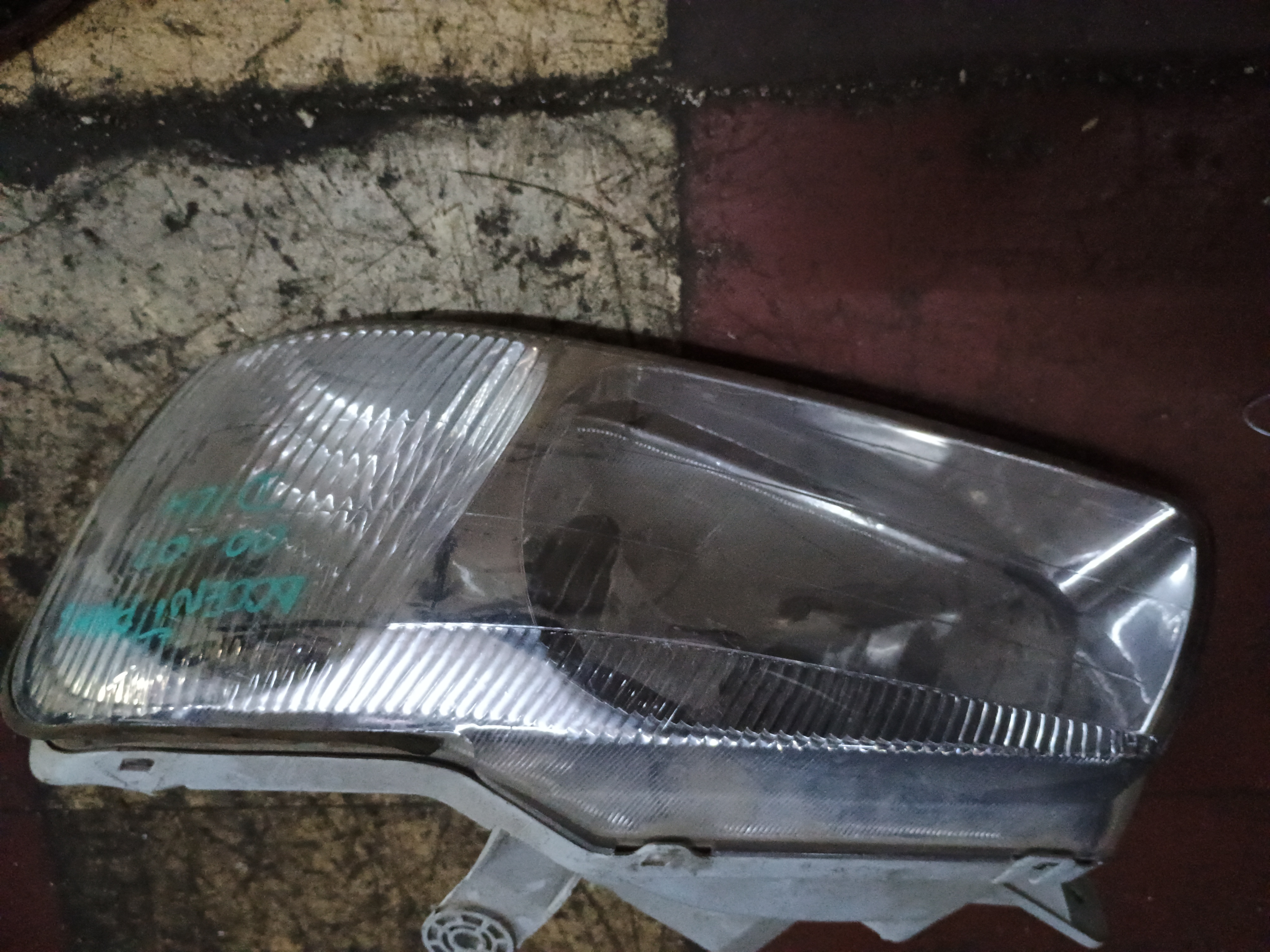 Optico izquierdo hyundai accent 2000 2001 2002 2003 2004