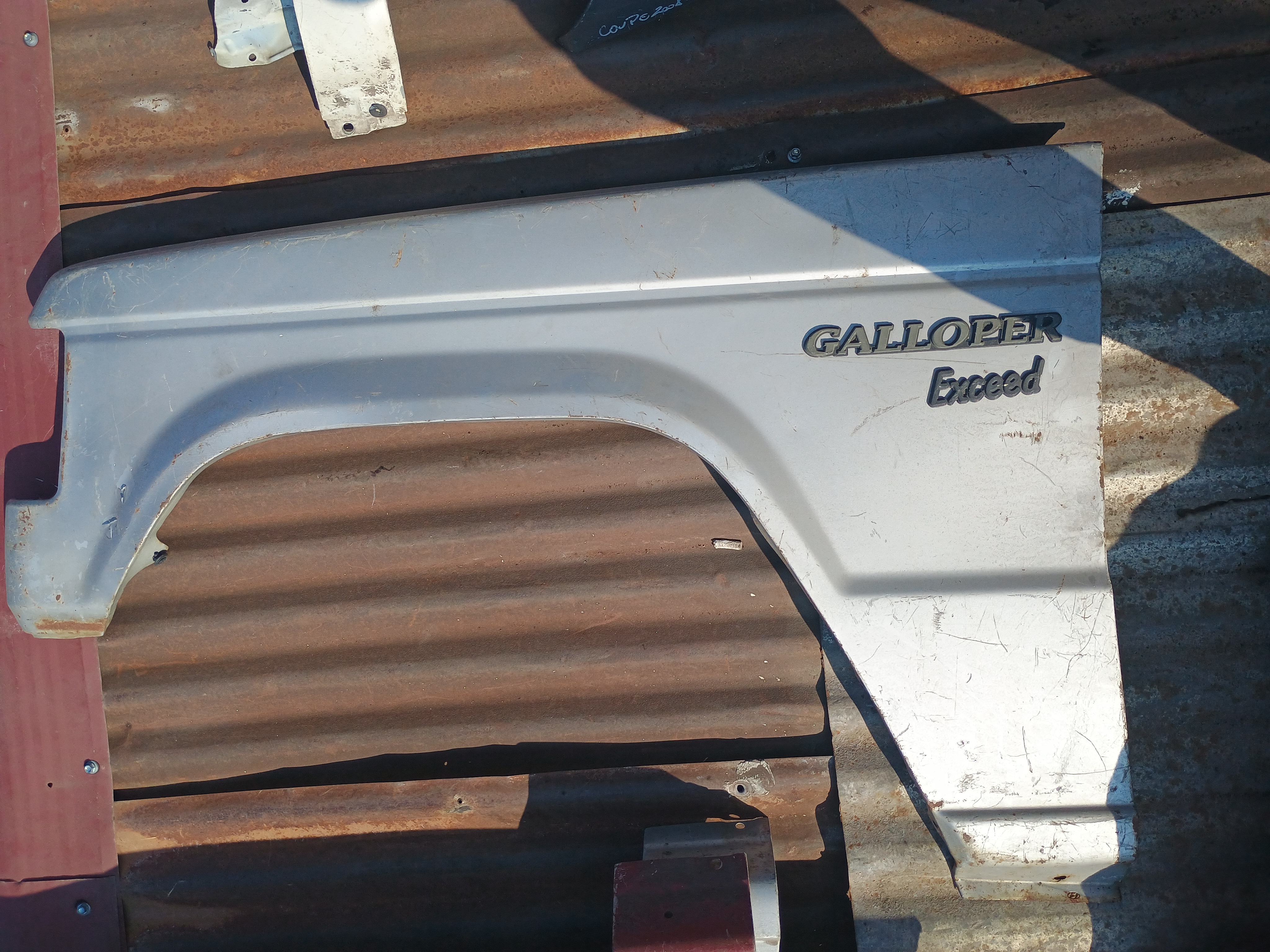 Tapabarro izquierdo hyundai galloper