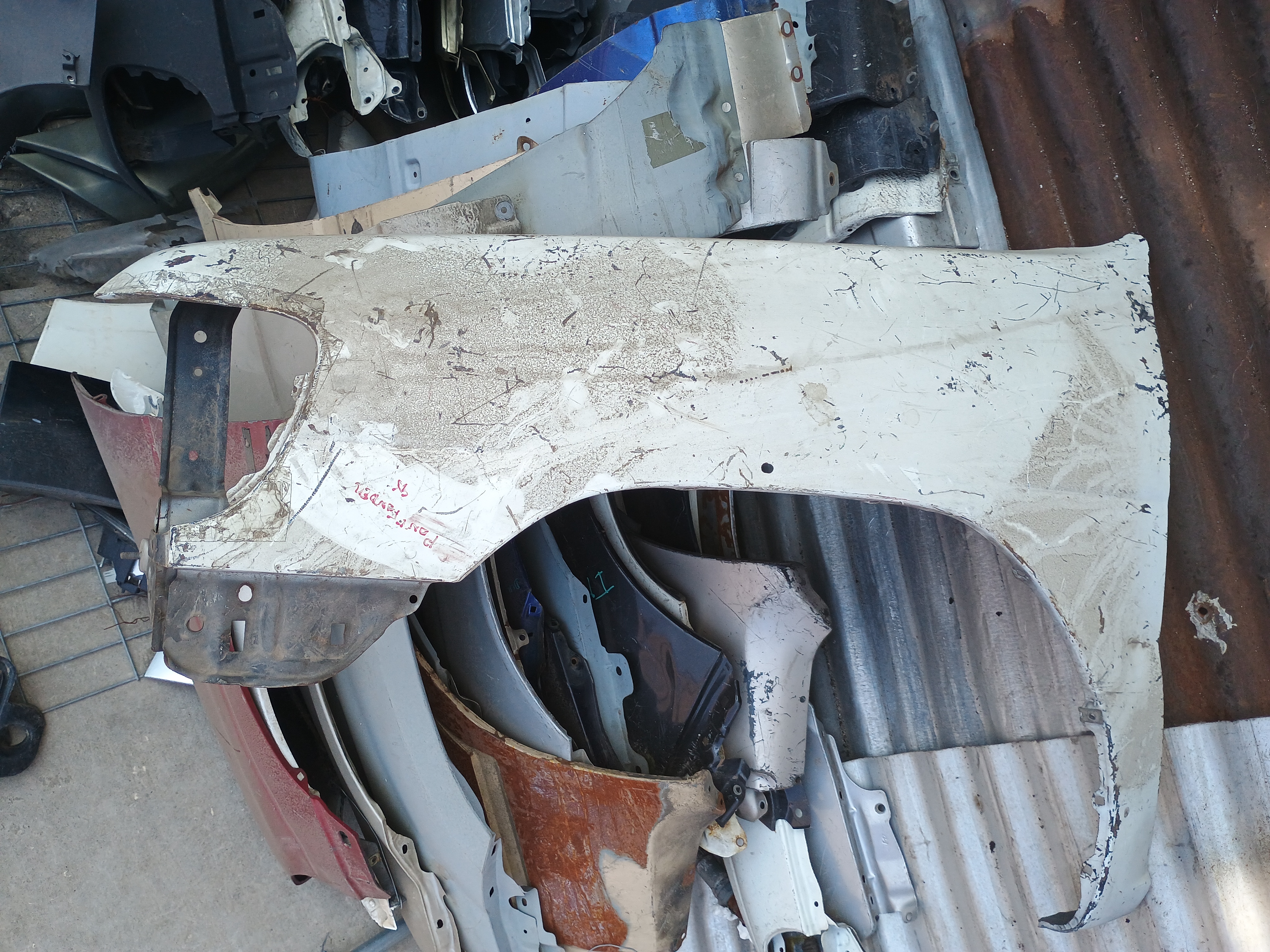 Tapabarro izquierdo nissan pathfinder 1995 1996 1997 1998 1999