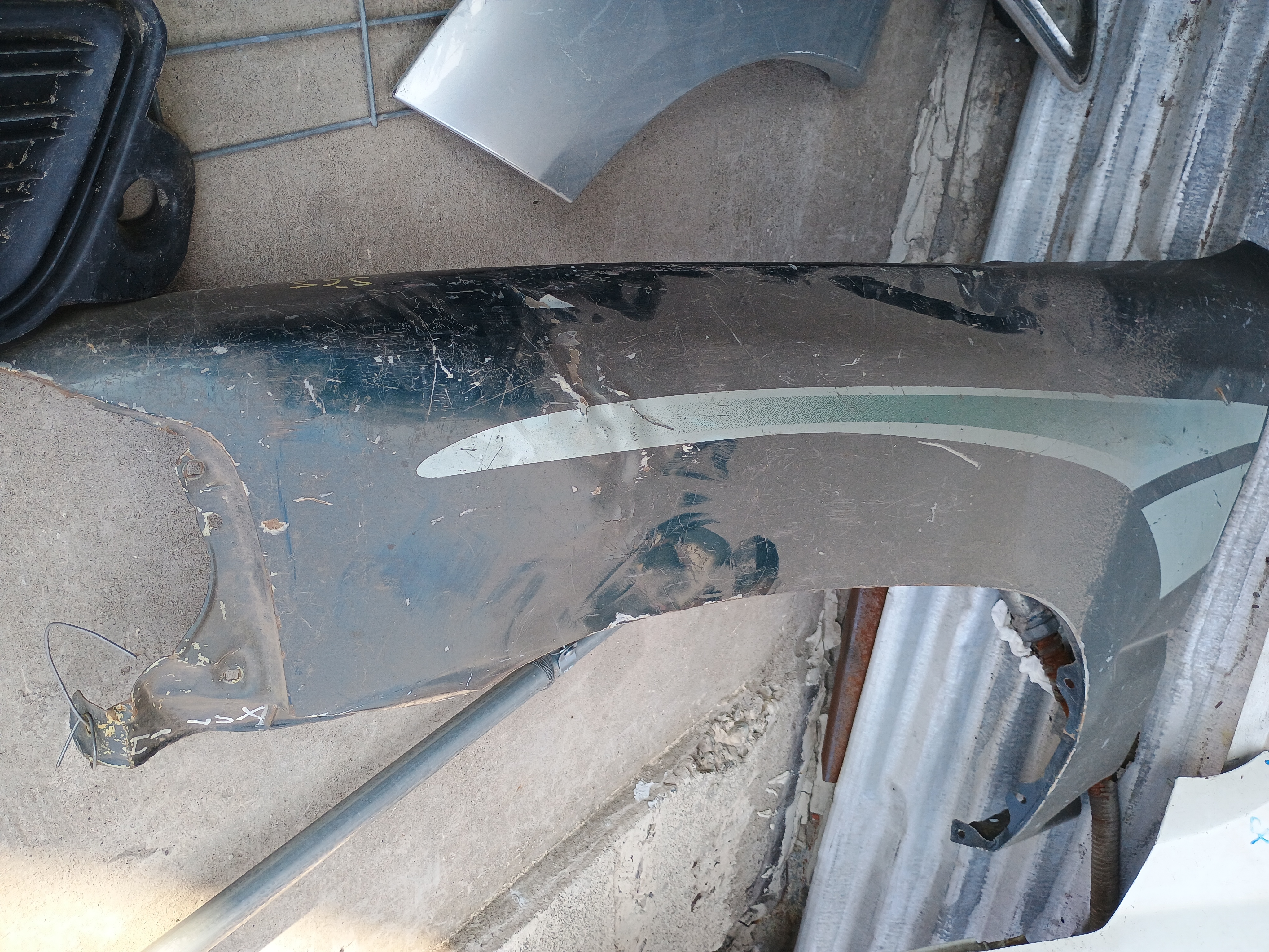 Tapabarro izquierdo toyota hilux 1995 1996 1997 1998 1999