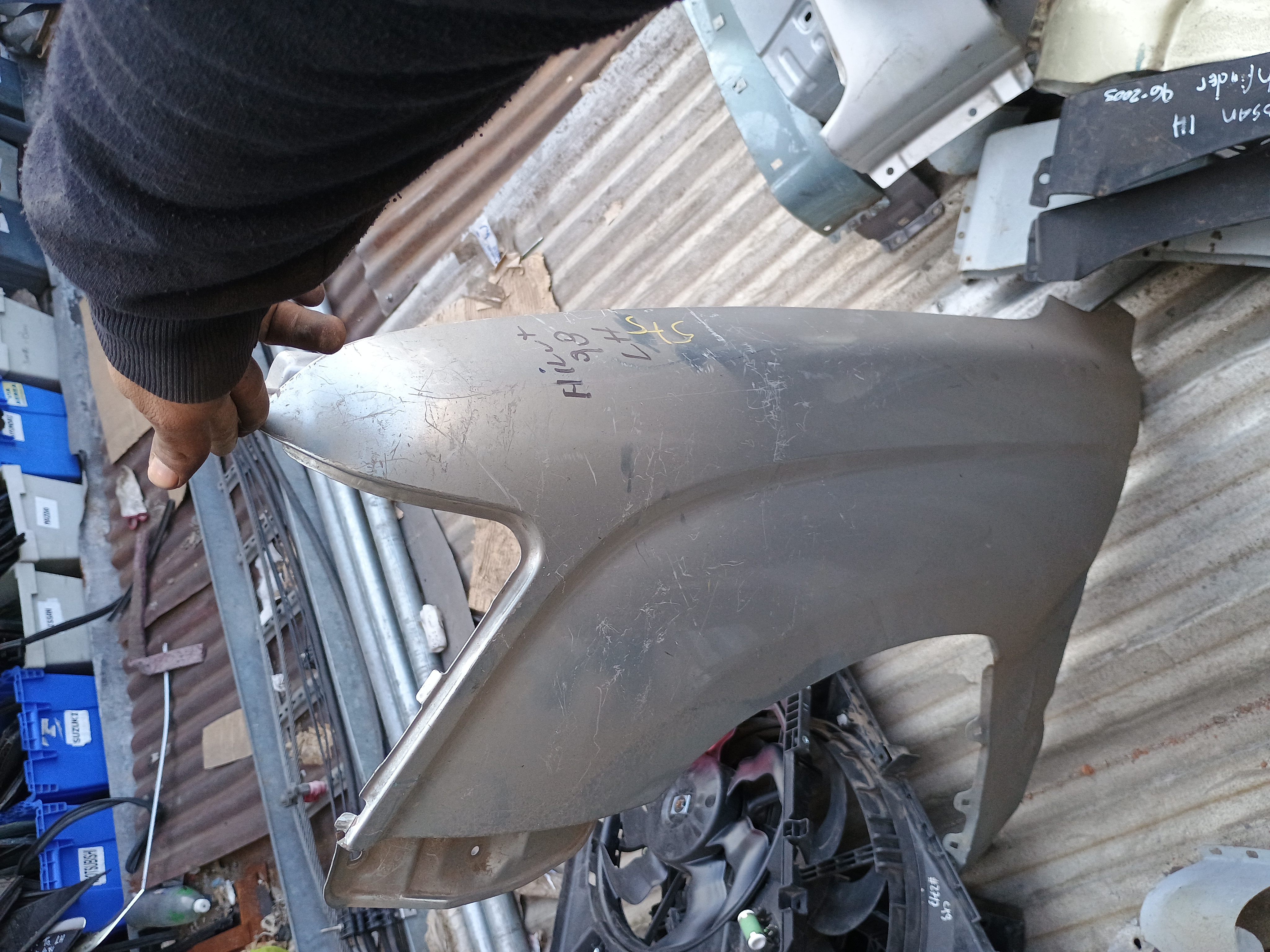 Tapabarro izquierdo toyota hilux 1995 1996 1997 1998 1999